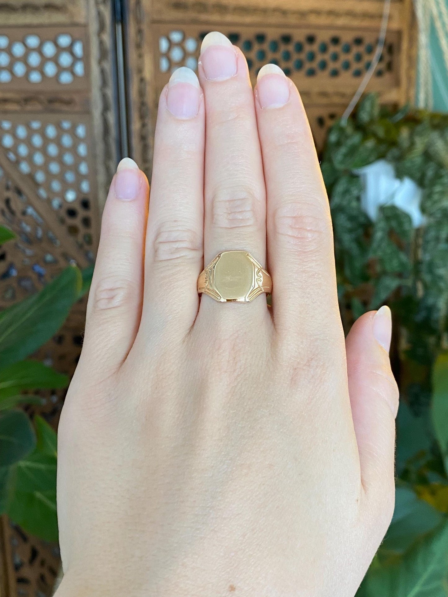 Vintage Solid 14k Yellow Gold Signet Ring - Size 8.25