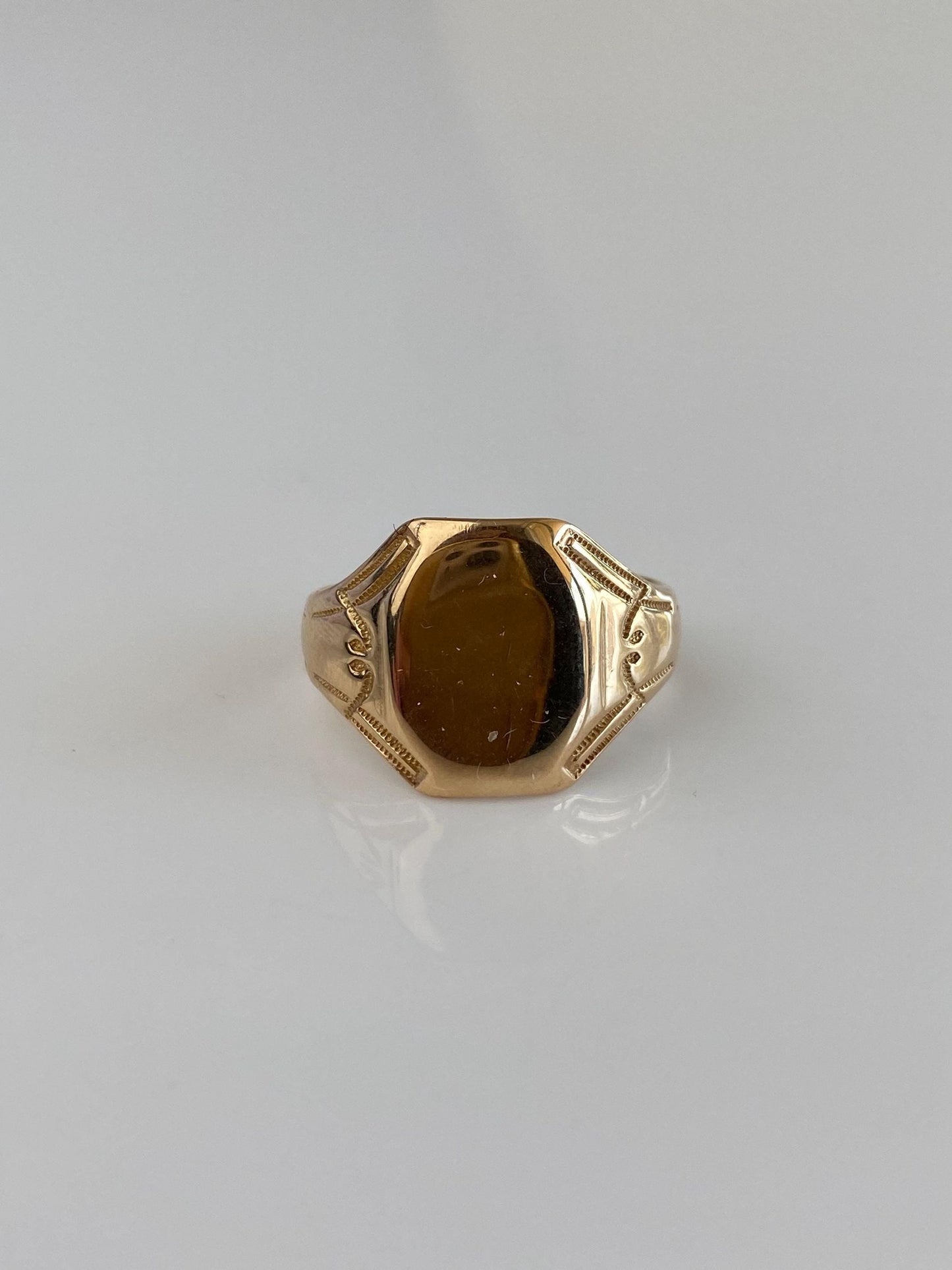 Vintage Solid 14k Yellow Gold Signet Ring - Size 8.25