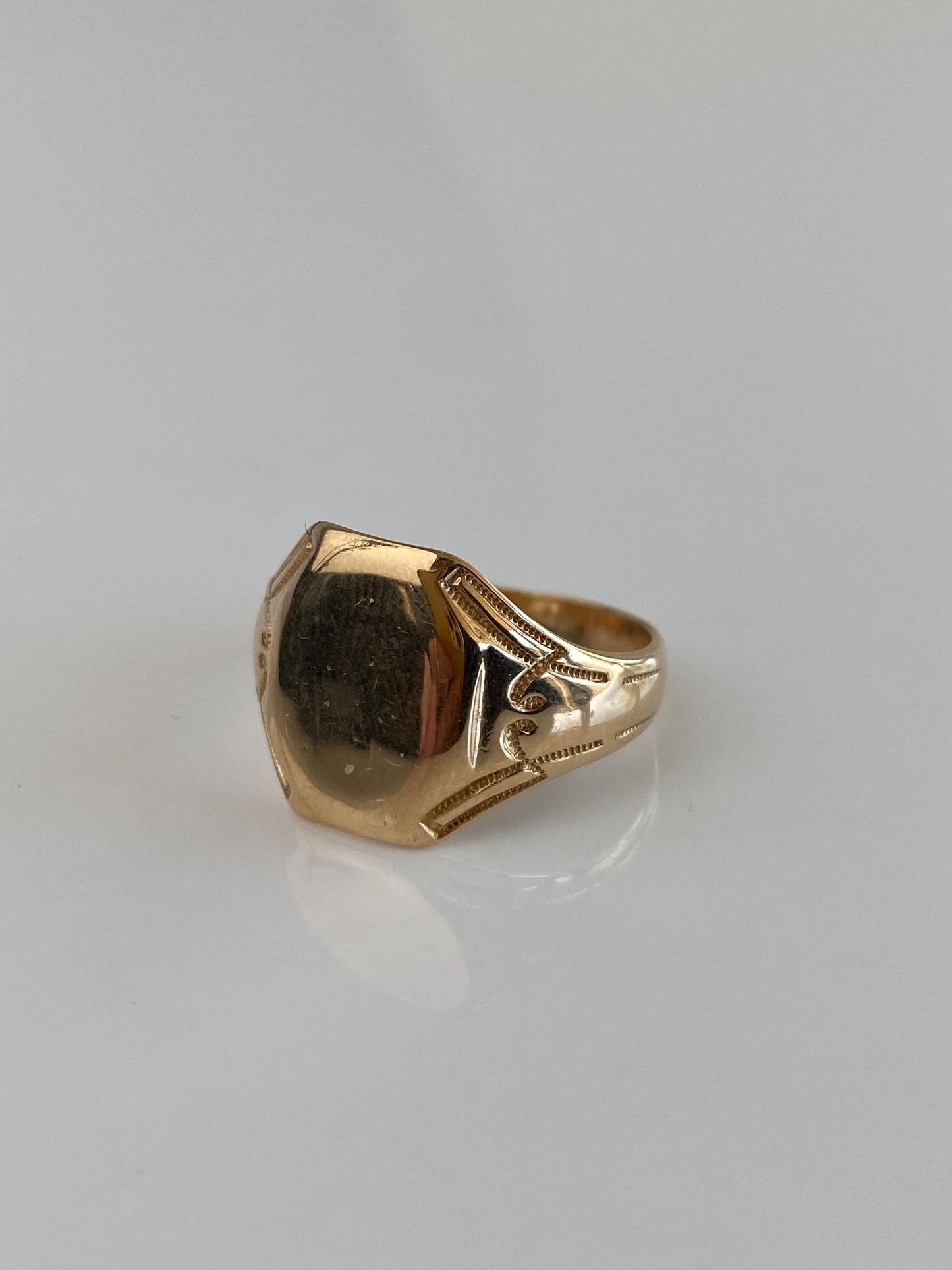 Vintage Solid 14k Yellow Gold Signet Ring - Size 8.25