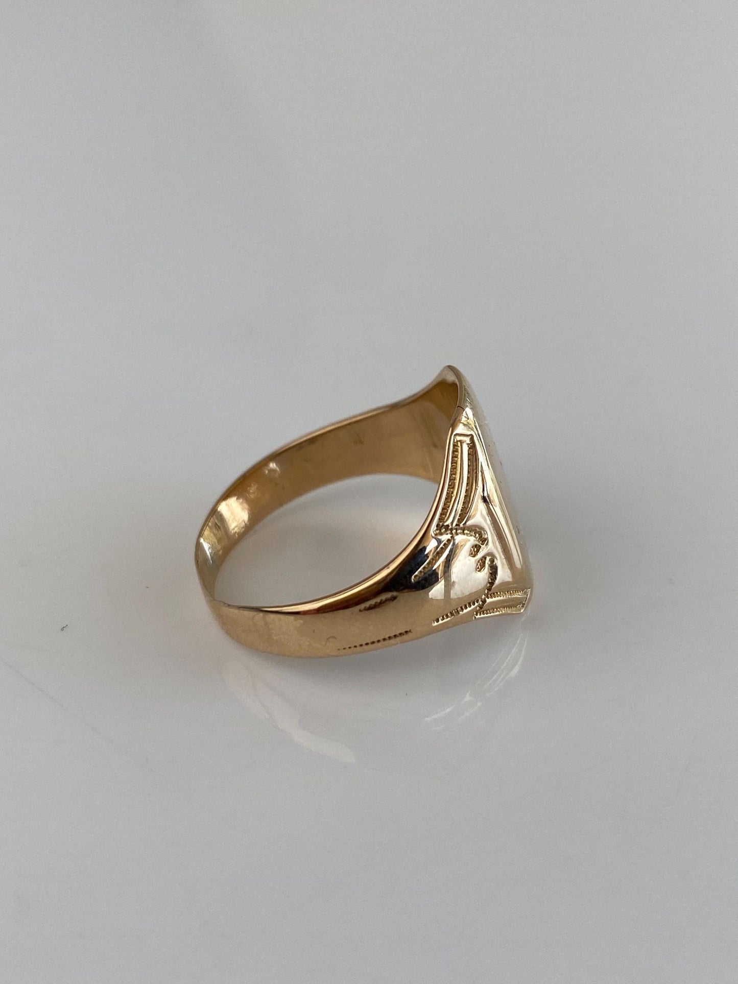 Vintage Solid 14k Yellow Gold Signet Ring - Size 8.25