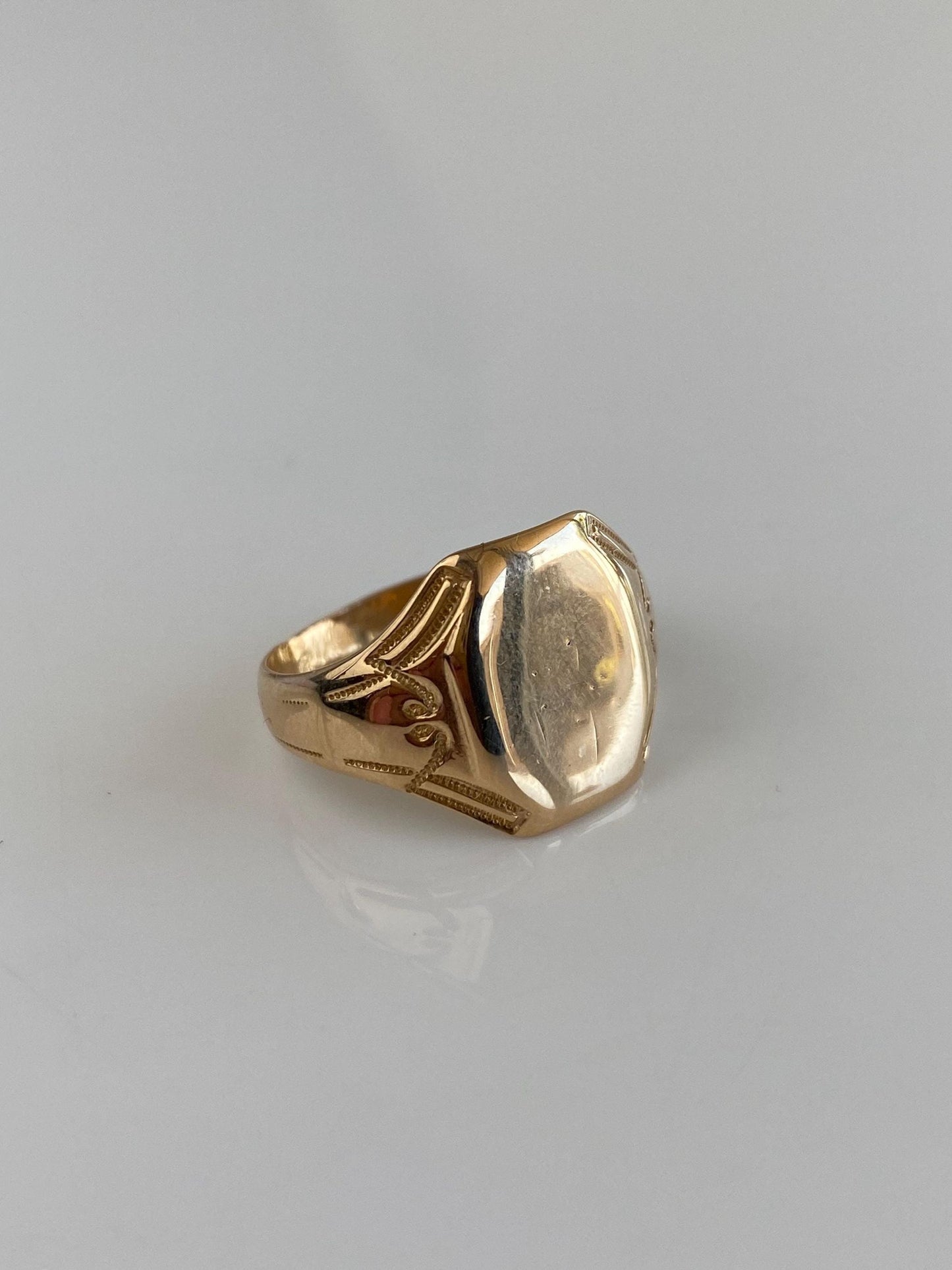Vintage Solid 14k Yellow Gold Signet Ring - Size 8.25