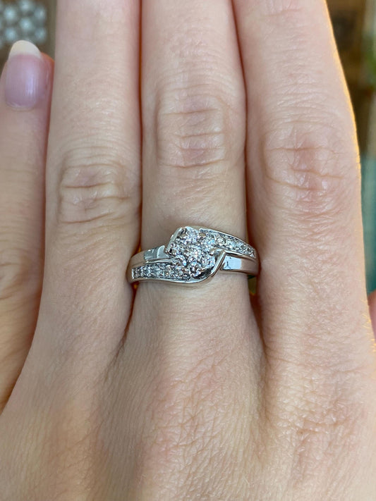 Vintage Solid 10k White Gold Diamond Cluster Twist Ring - Size 7