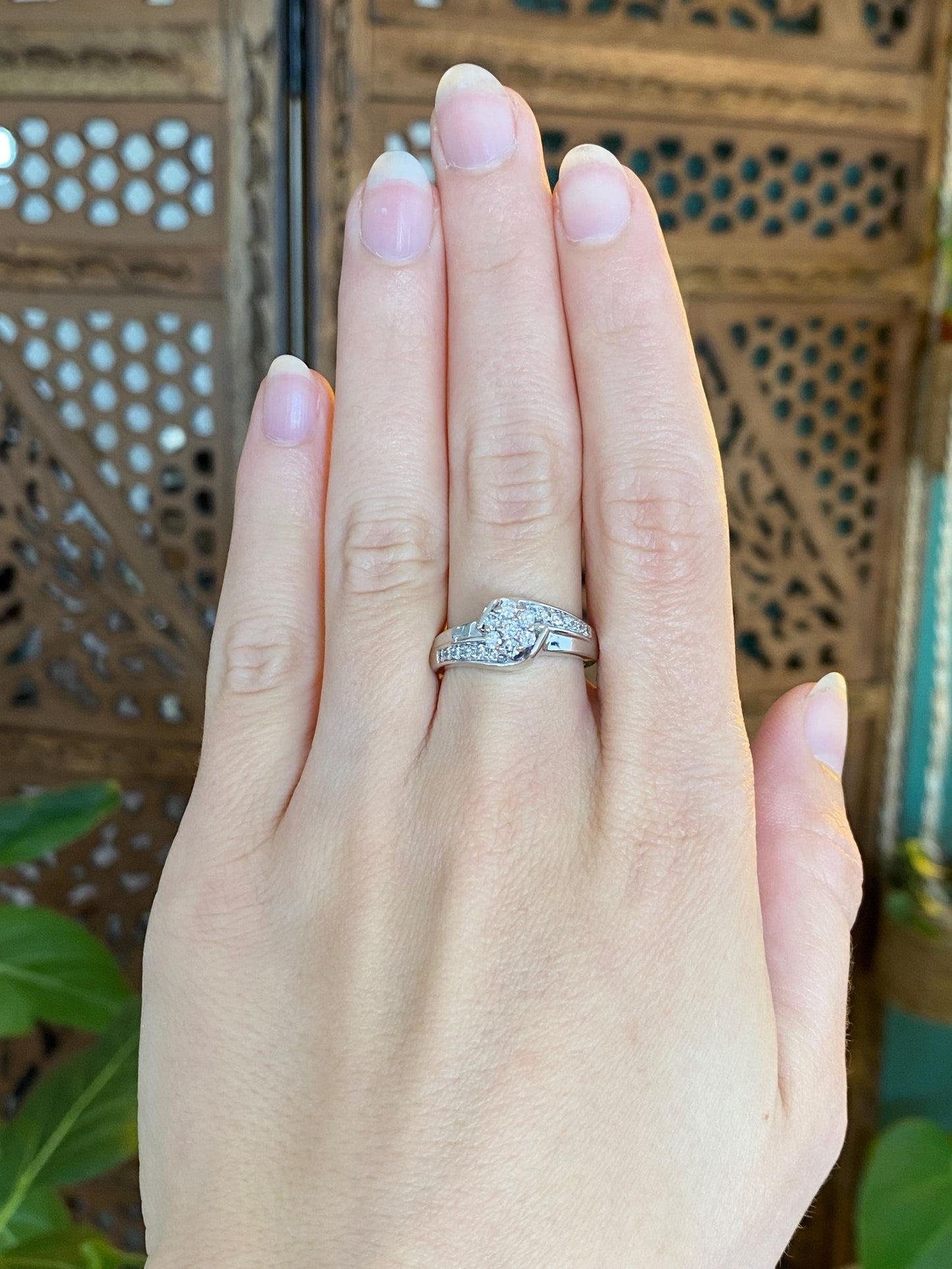 Vintage Solid 10k White Gold Diamond Cluster Twist Ring - Size 7