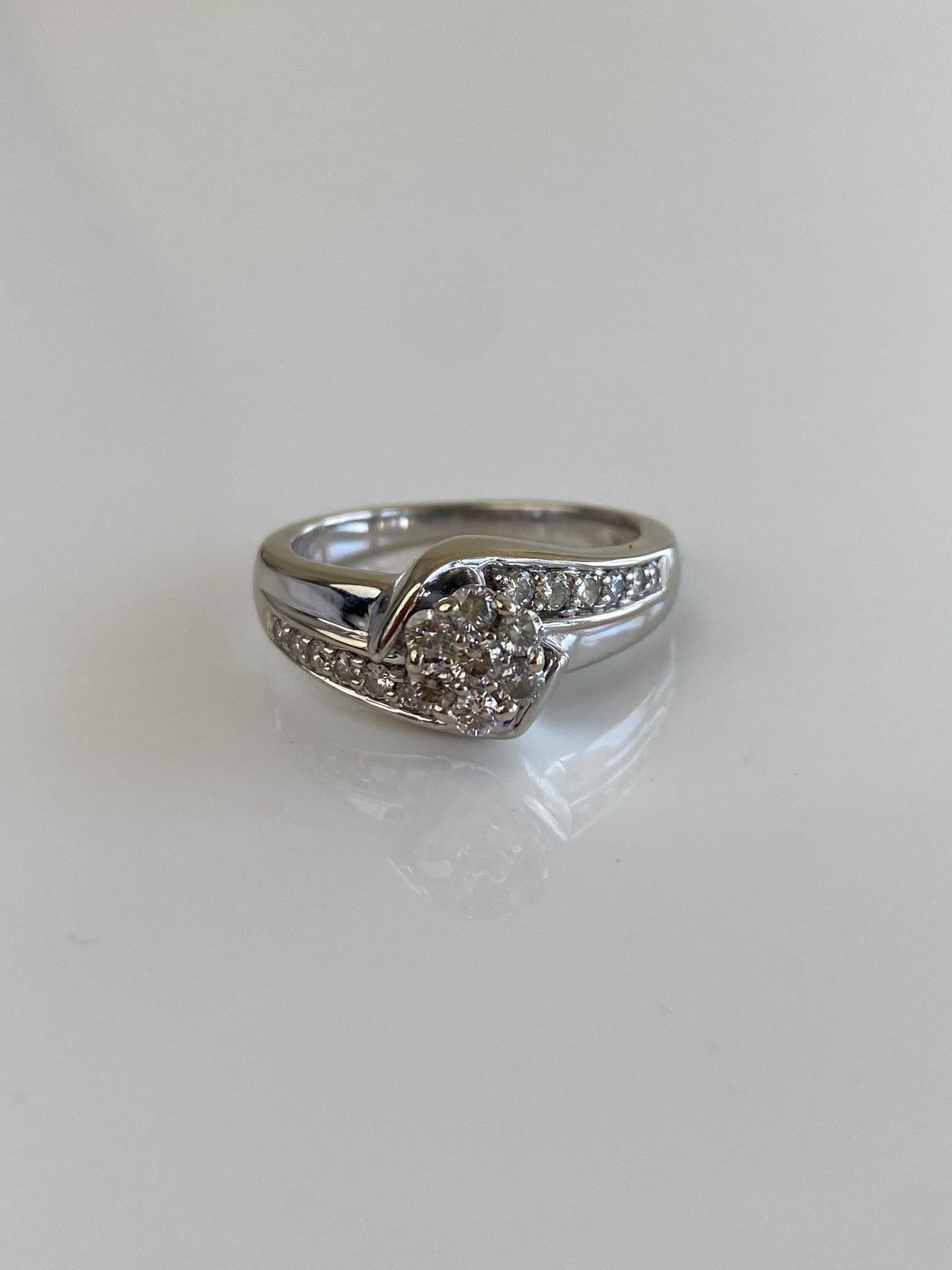 Vintage Solid 10k White Gold Diamond Cluster Twist Ring - Size 7