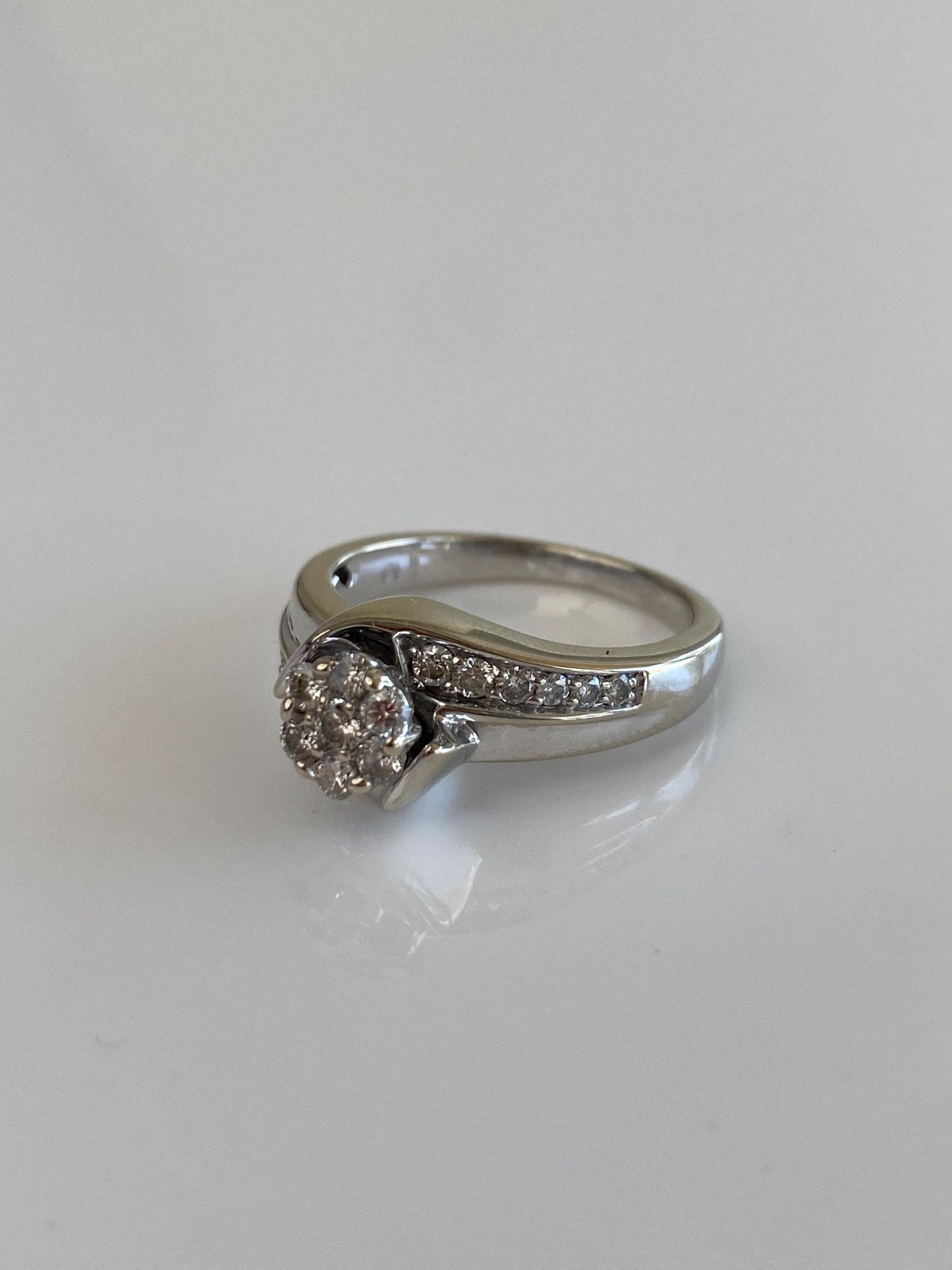 Vintage Solid 10k White Gold Diamond Cluster Twist Ring - Size 7