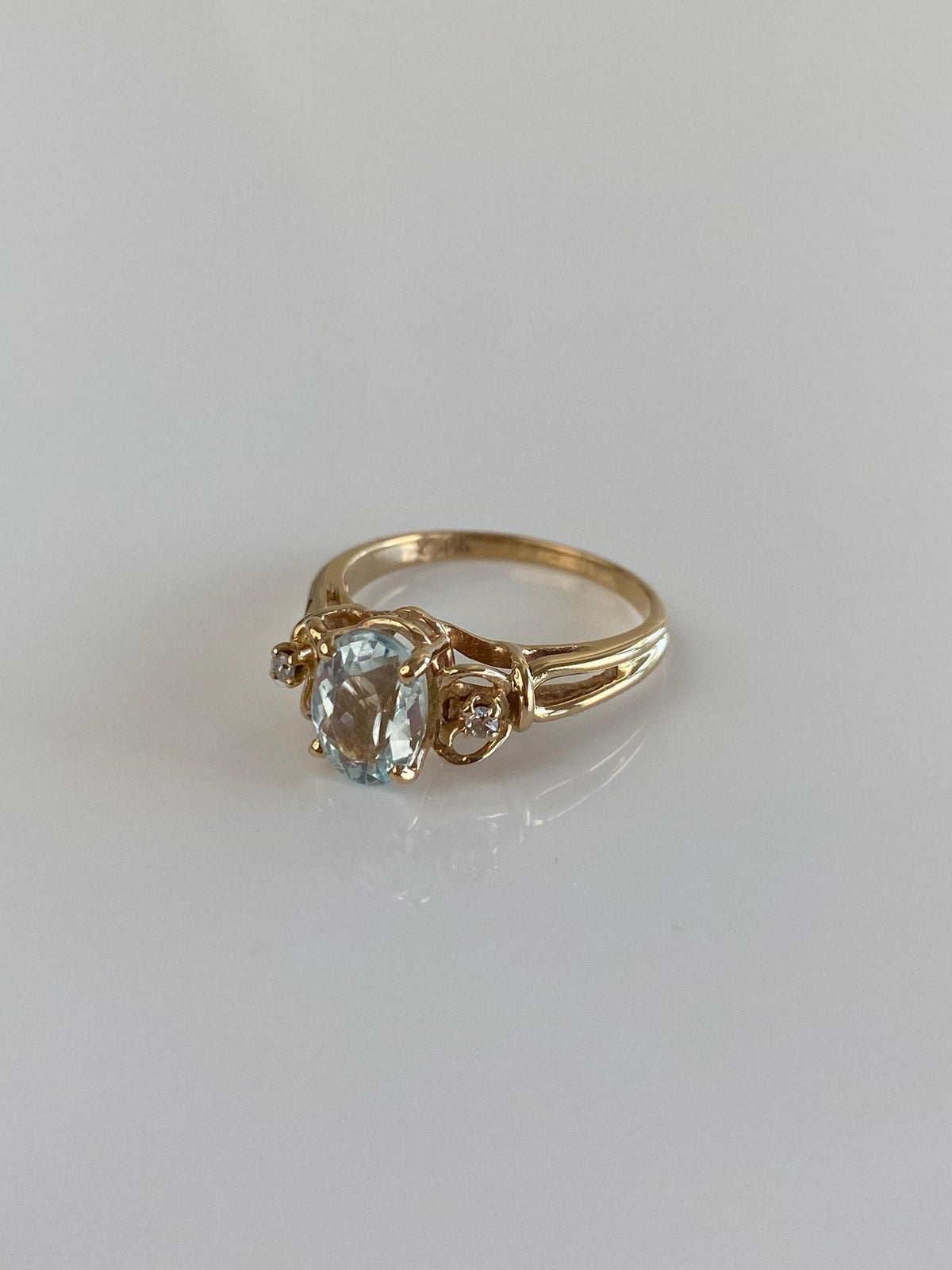 Vintage Solid 14k Yellow Gold Diamonds Aquamarine Ring - Size 5.5