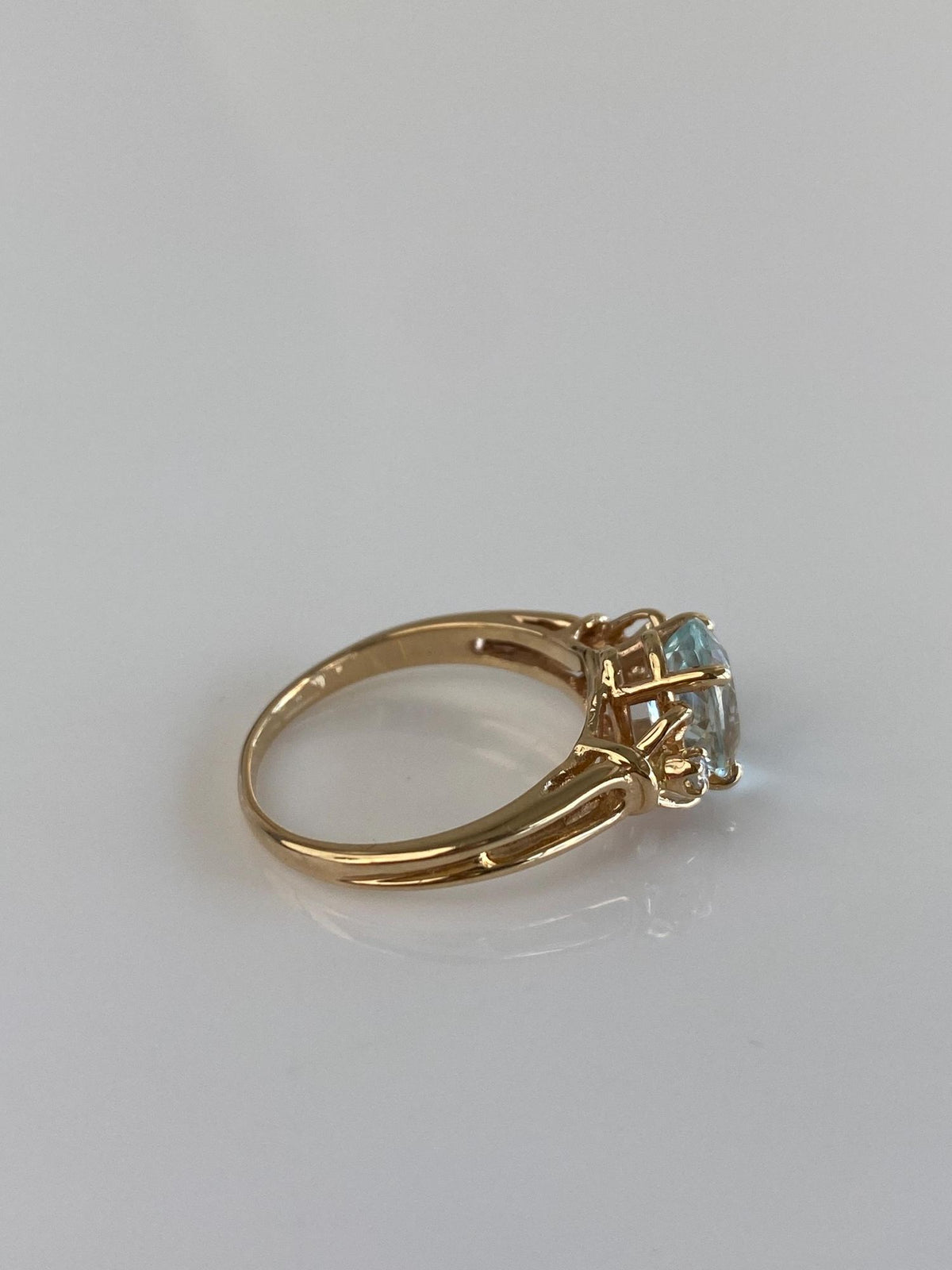 Vintage Solid 14k Yellow Gold Diamonds Aquamarine Ring - Size 5.5