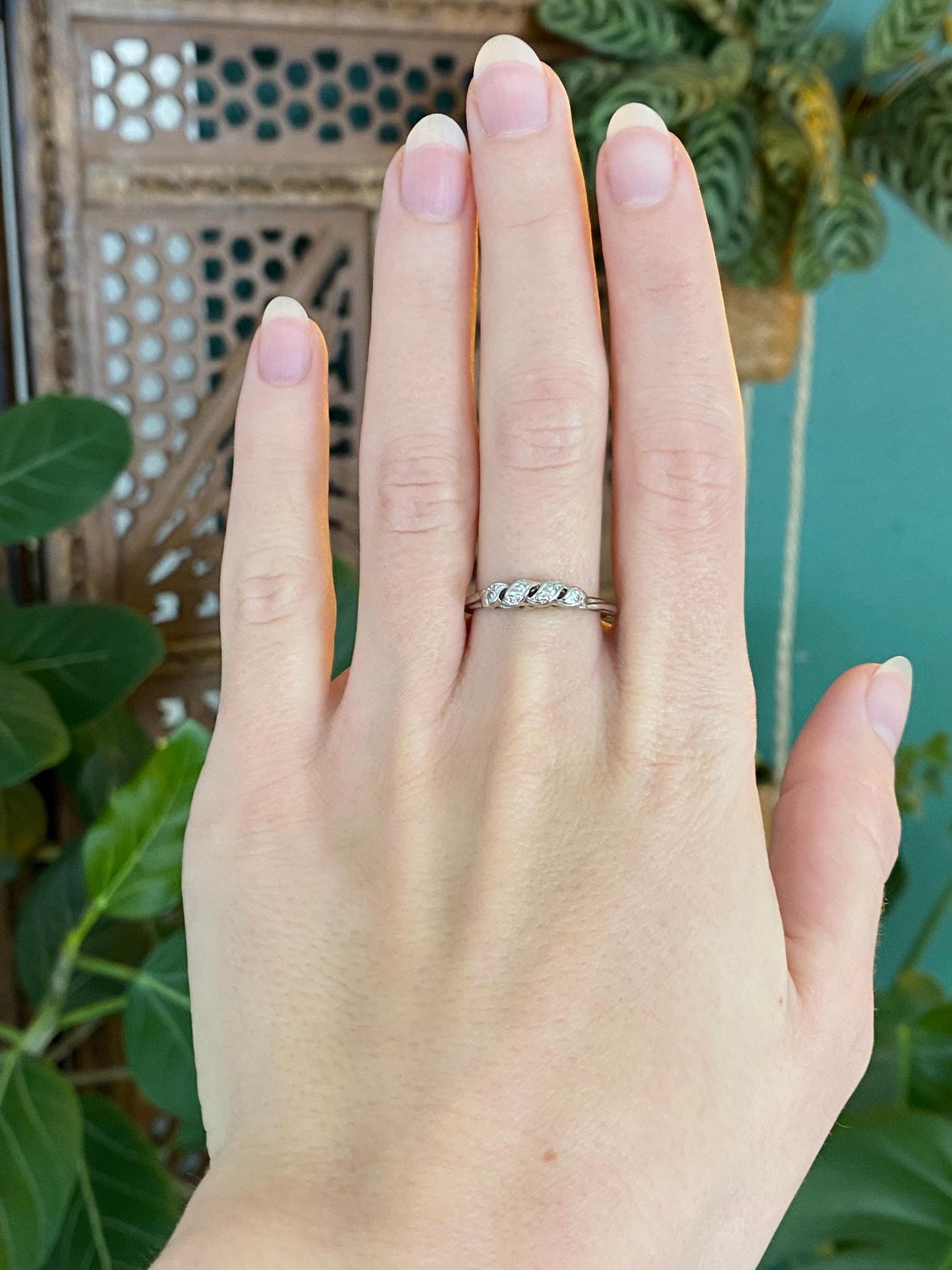 Vintage Solid 18k White Gold Diamond Twist Ring - Size 7.75