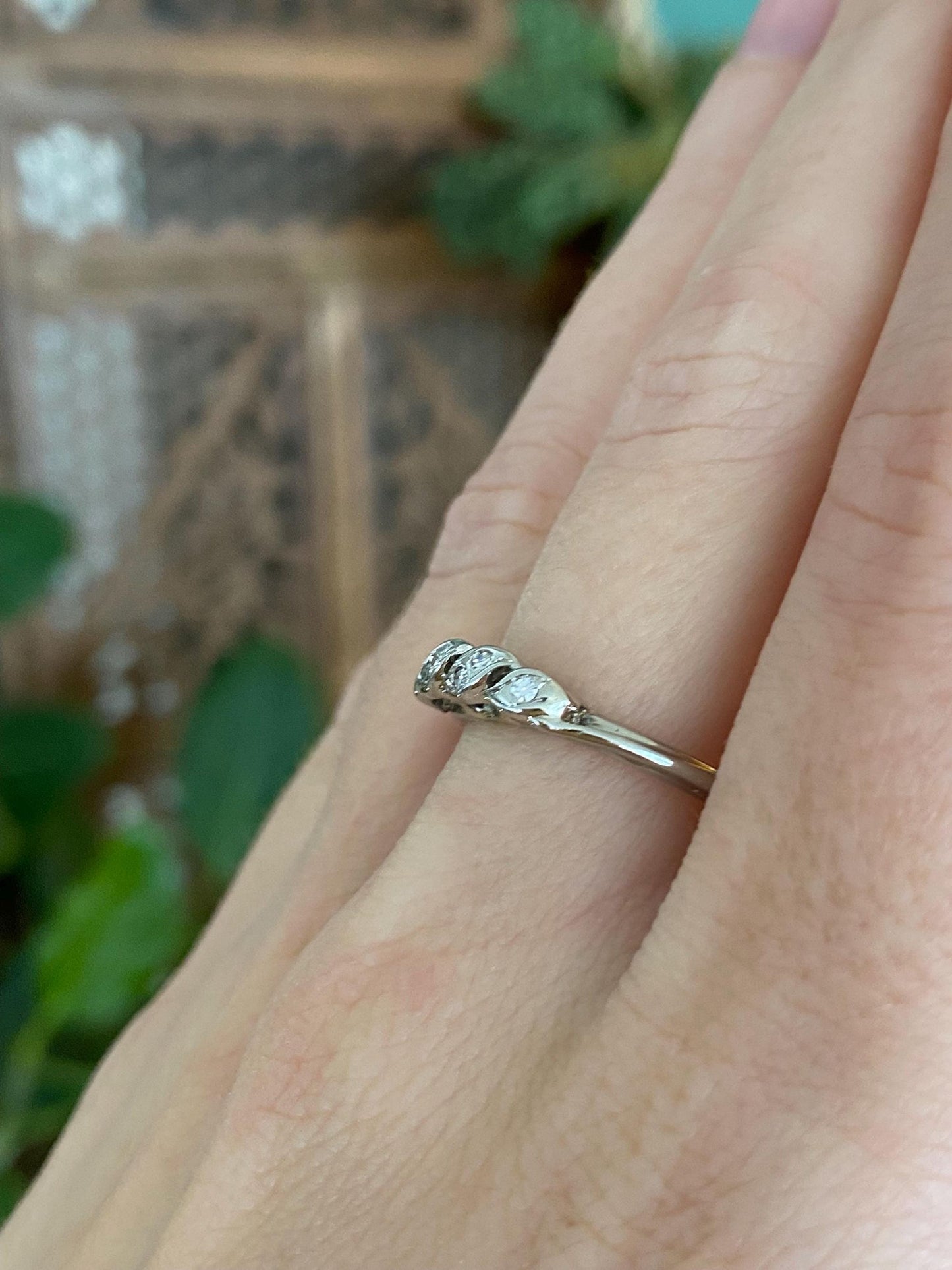 Vintage Solid 18k White Gold Diamond Twist Ring - Size 7.75