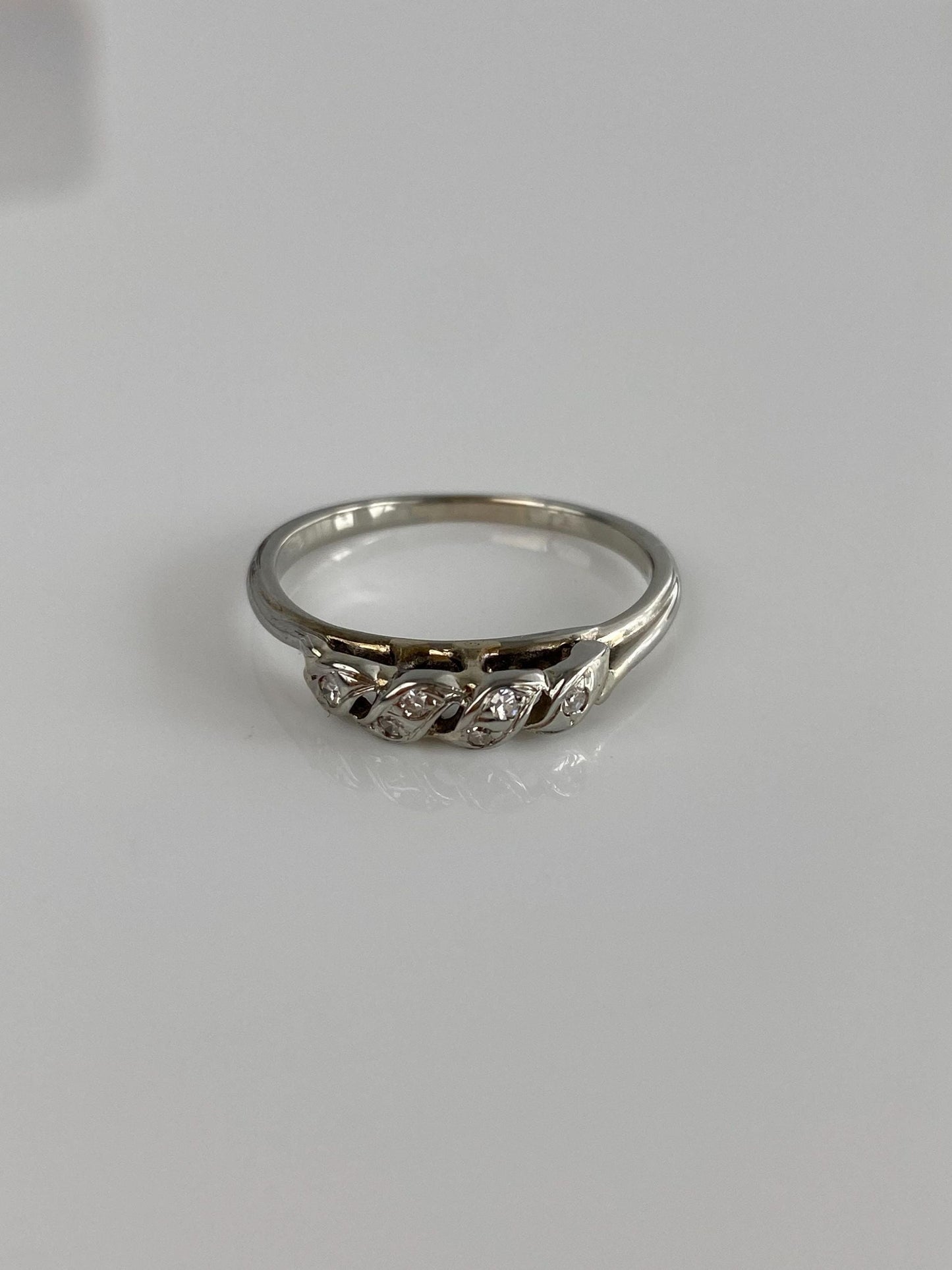 Vintage Solid 18k White Gold Diamond Twist Ring - Size 7.75