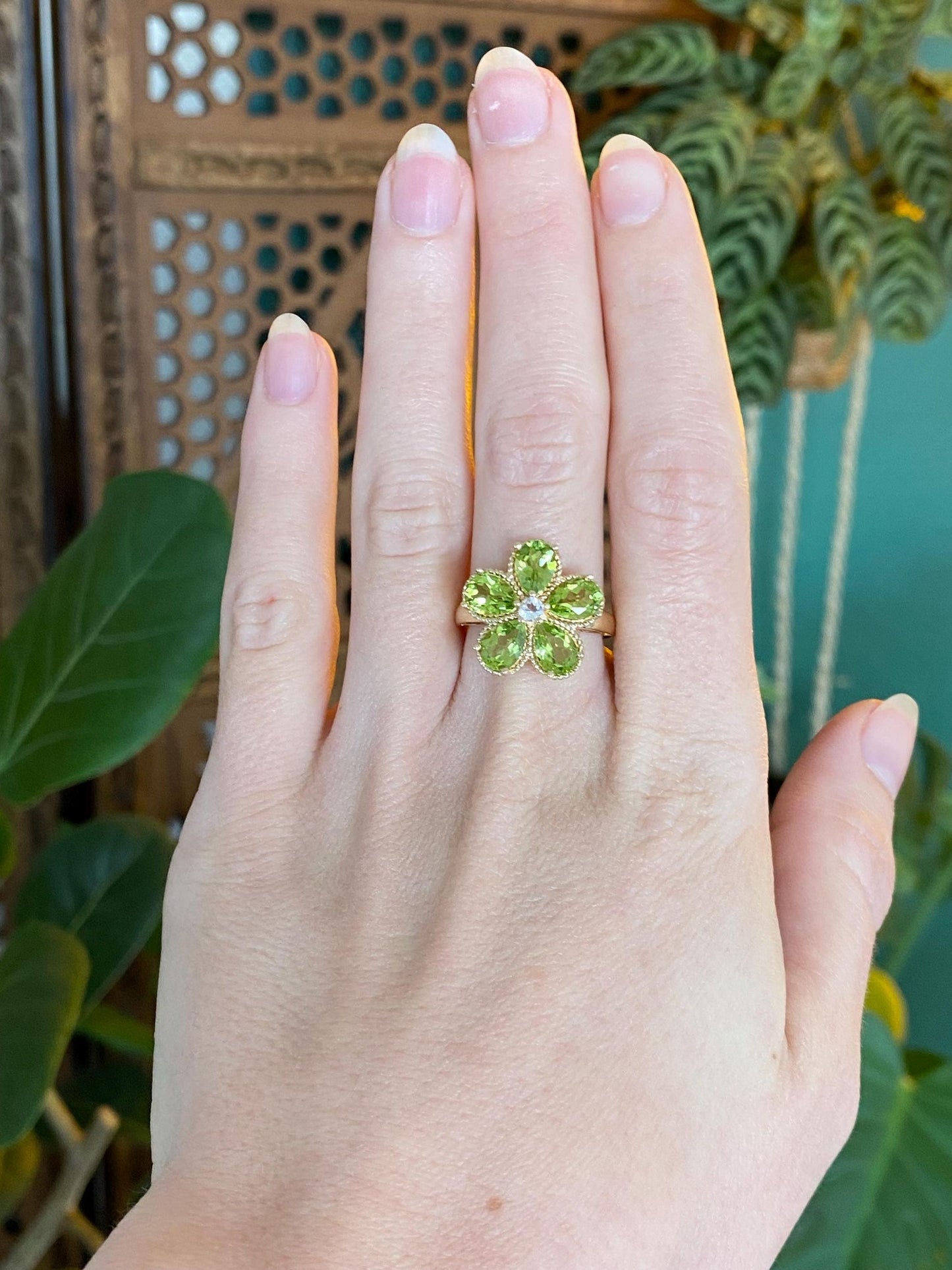 Vintage Solid 14k Yellow Gold Clear Spinel Peridot Flower Ring - Size 6.75