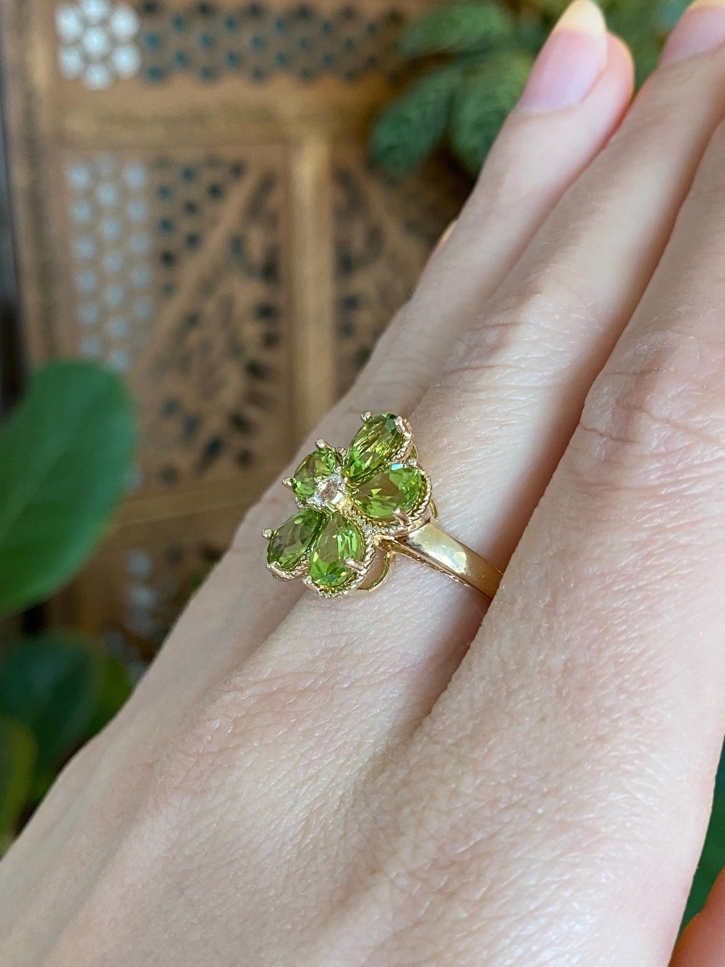 Vintage Solid 14k Yellow Gold Clear Spinel Peridot Flower Ring - Size 6.75