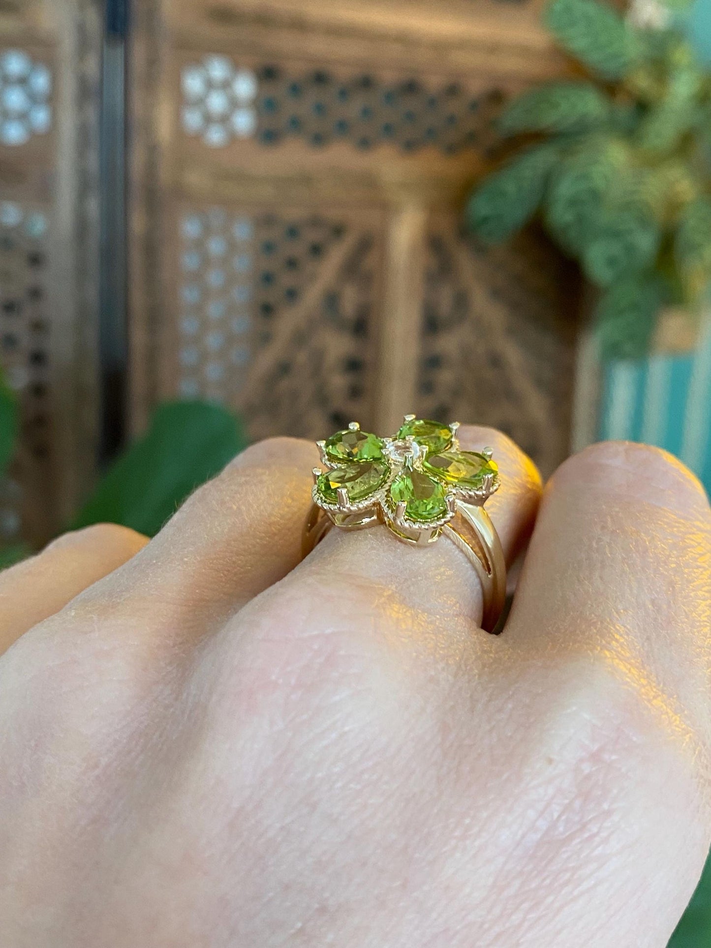 Vintage Solid 14k Yellow Gold Clear Spinel Peridot Flower Ring - Size 6.75