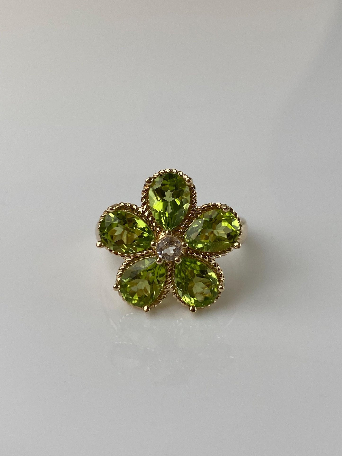 Vintage Solid 14k Yellow Gold Clear Spinel Peridot Flower Ring - Size 6.75
