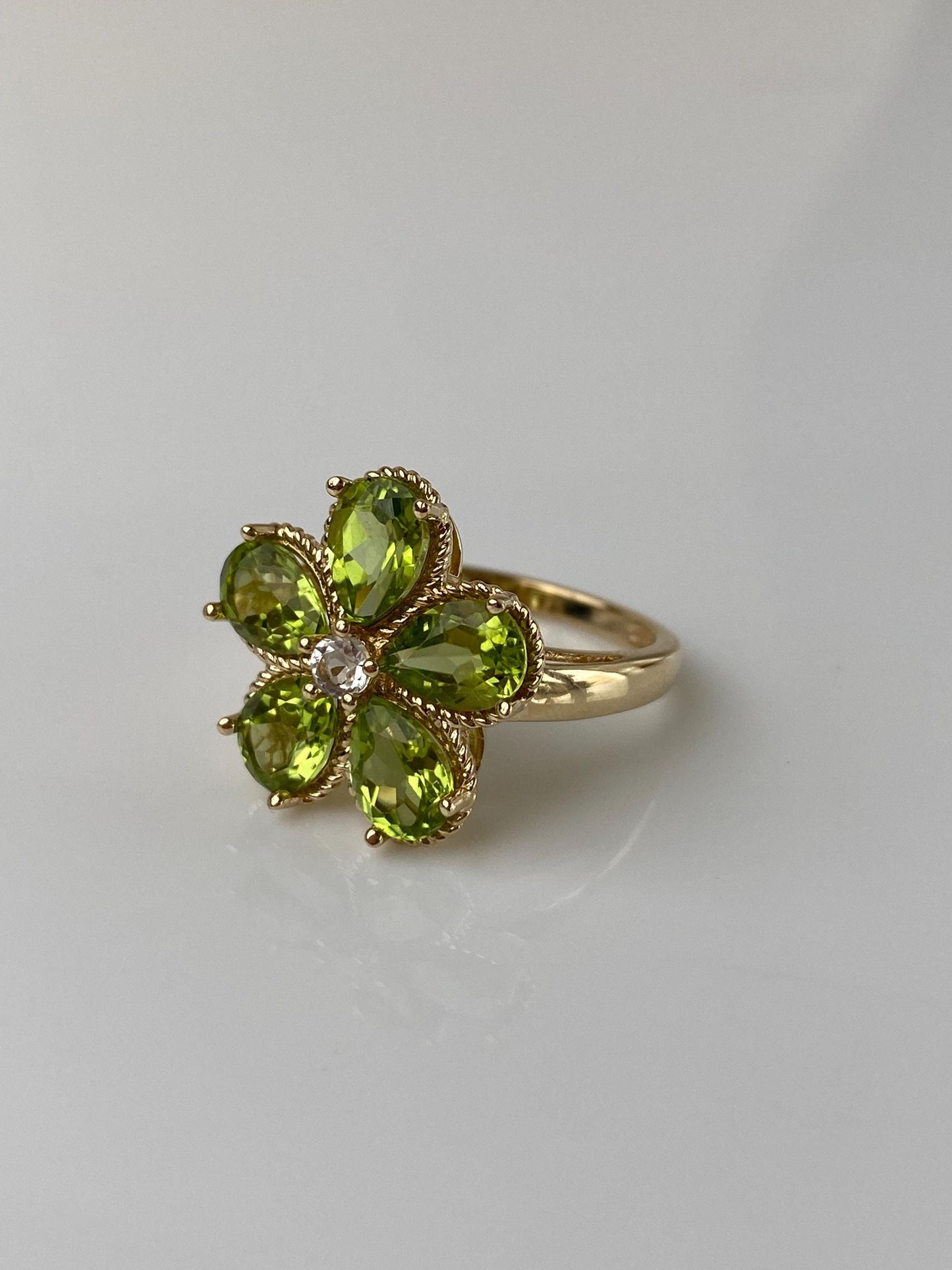 Vintage Solid 14k Yellow Gold Clear Spinel Peridot Flower Ring - Size 6.75