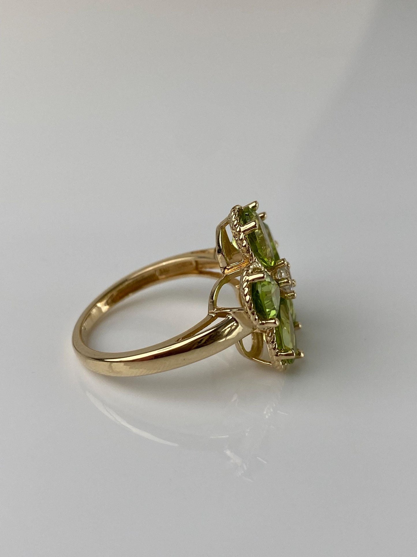 Vintage Solid 14k Yellow Gold Clear Spinel Peridot Flower Ring - Size 6.75