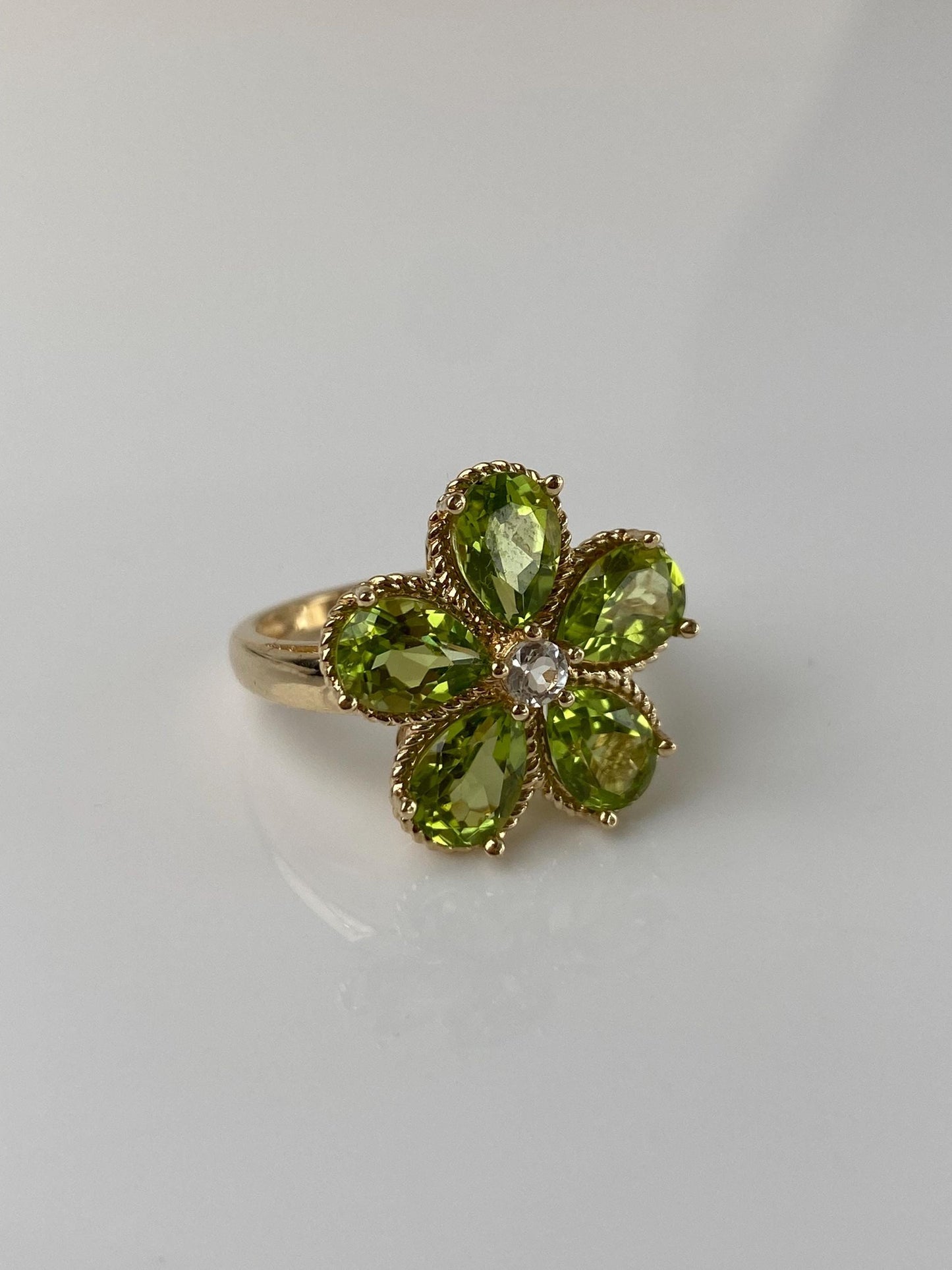 Vintage Solid 14k Yellow Gold Clear Spinel Peridot Flower Ring - Size 6.75
