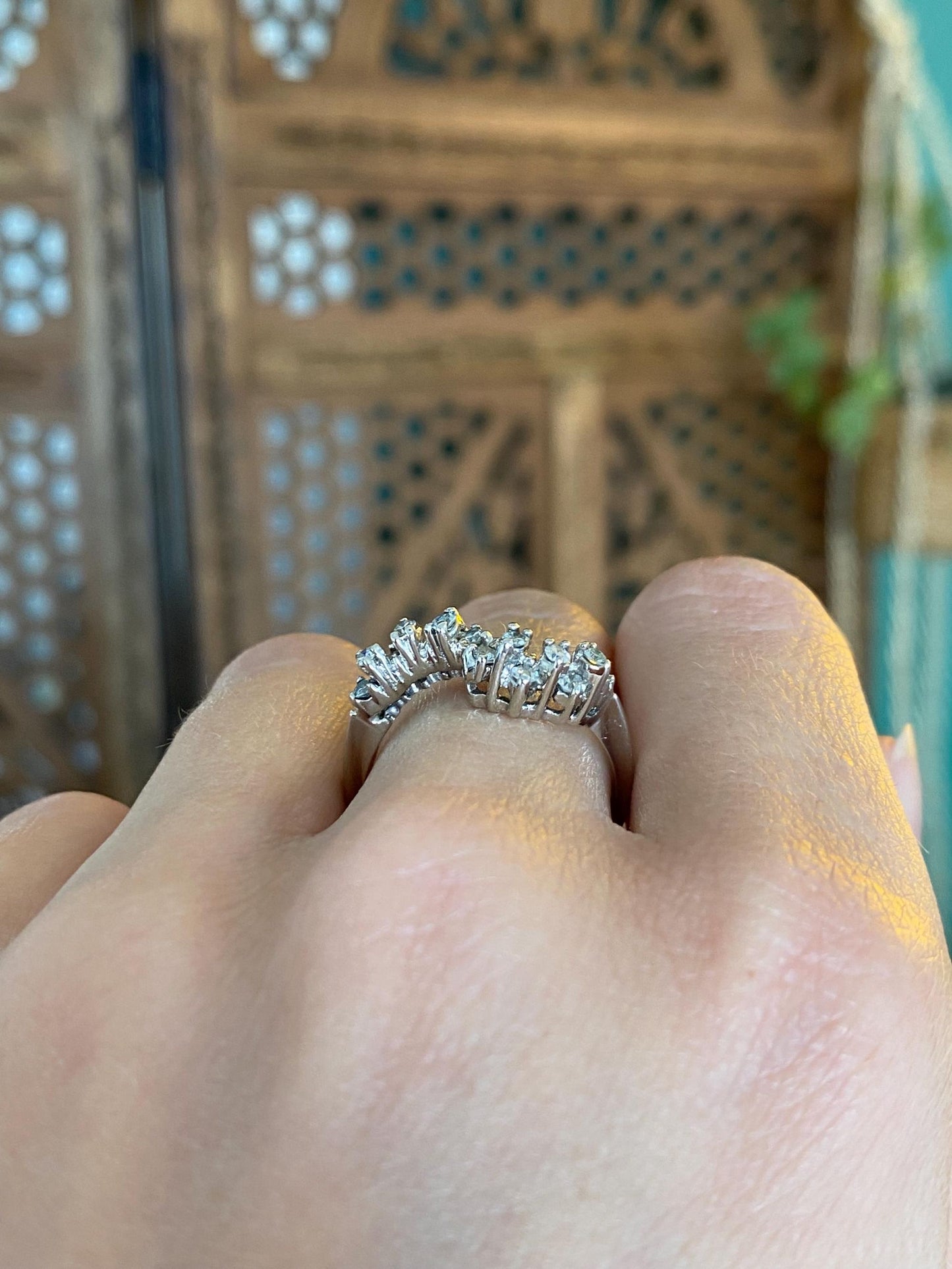 Vintage Solid 14k White Gold Diamond Wavy Ring Band - Size 7.25