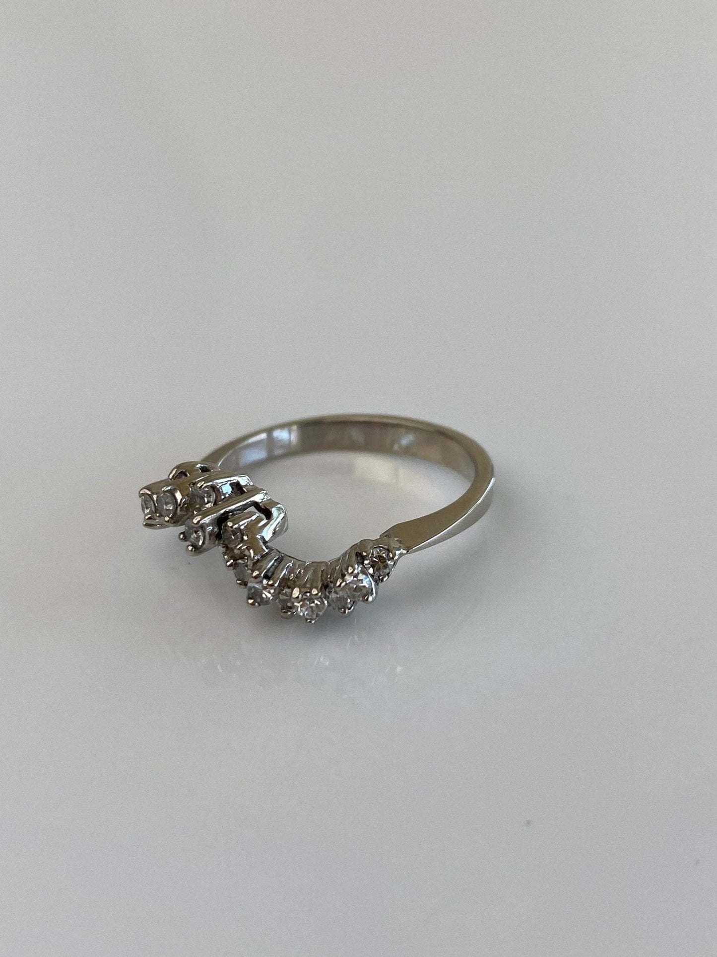 Vintage Solid 14k White Gold Diamond Wavy Ring Band - Size 7.25