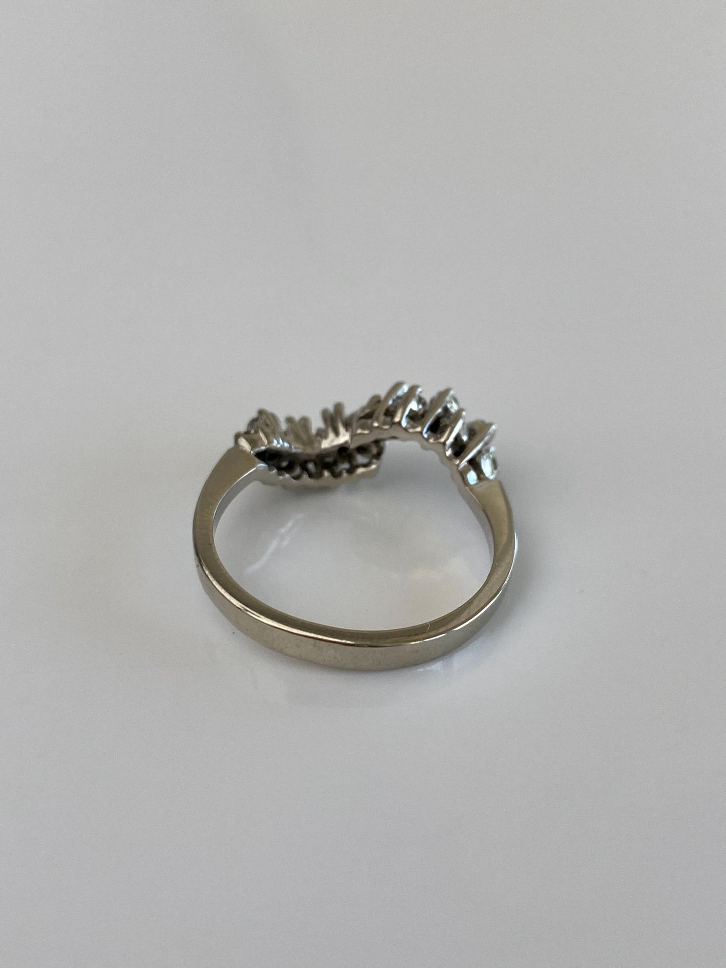 Vintage Solid 14k White Gold Diamond Wavy Ring Band - Size 7.25