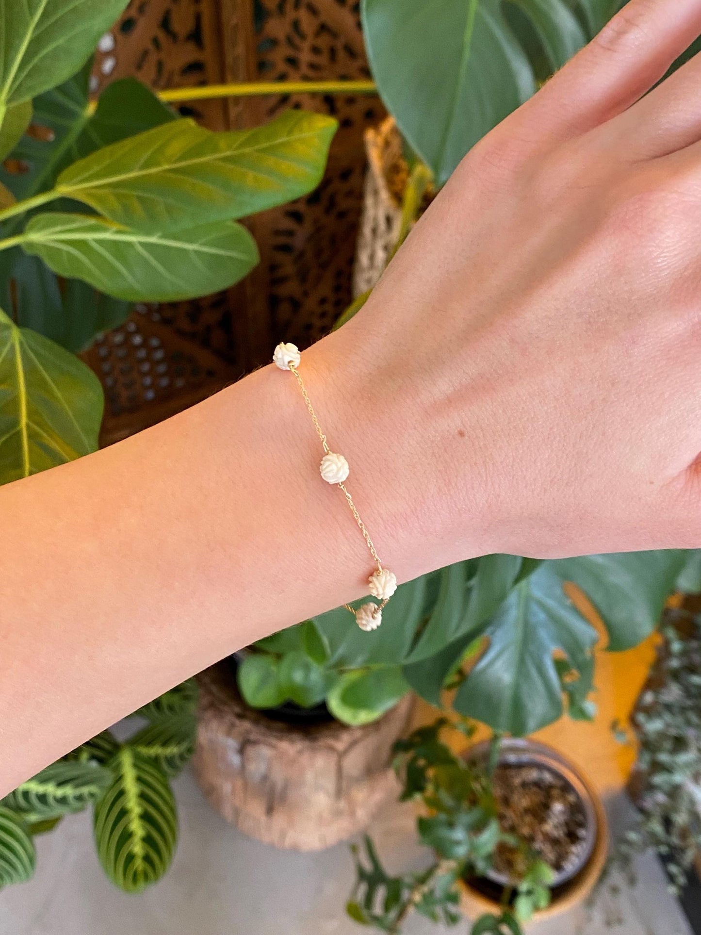 Vintage Solid 14k Yellow Gold Carved Stone Dainty Chain Bracelet - 7.25 inches