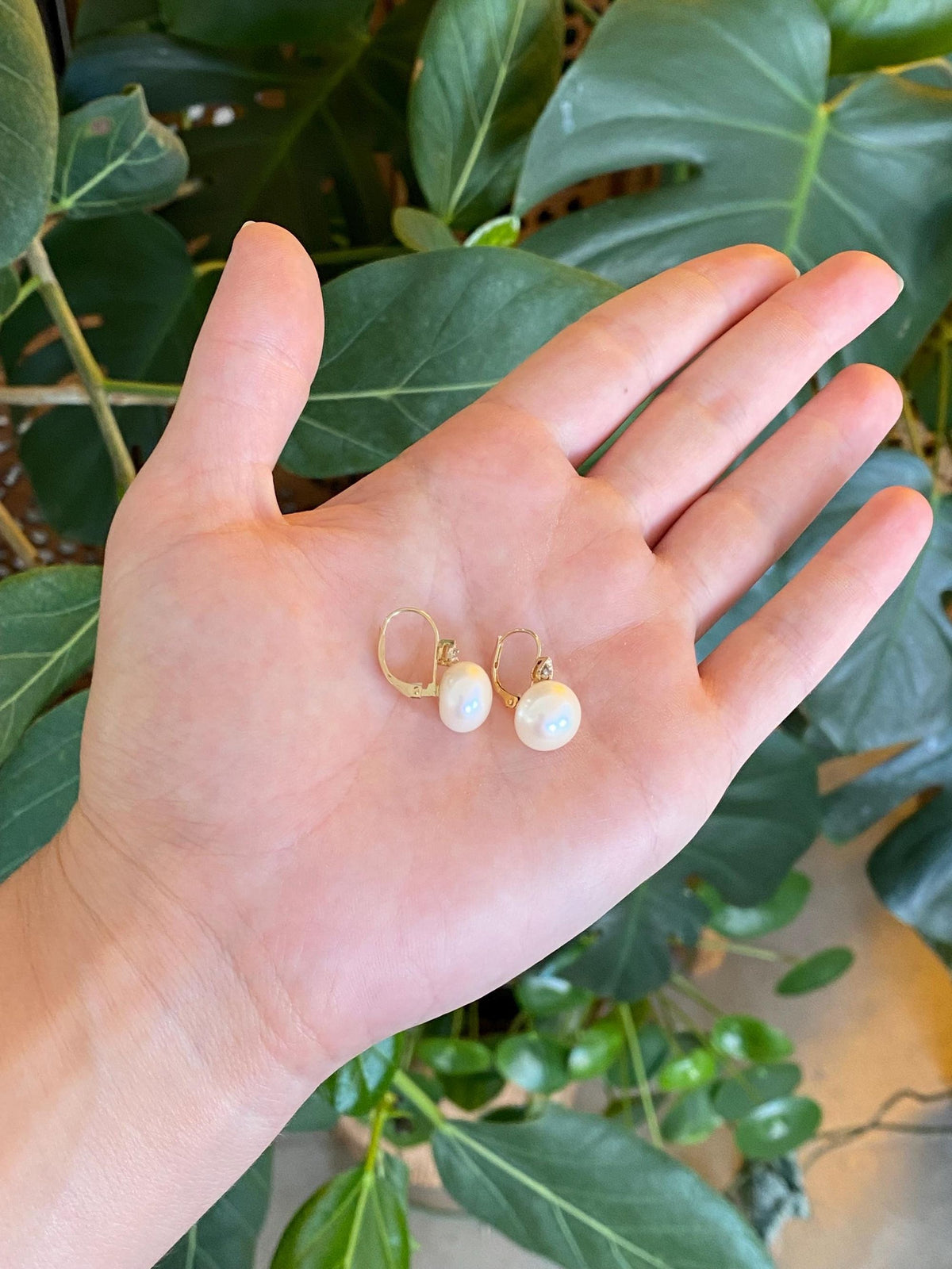 Vintage Solid 14k Yellow Gold Mabe Pearl Diamond Drop Earrings
