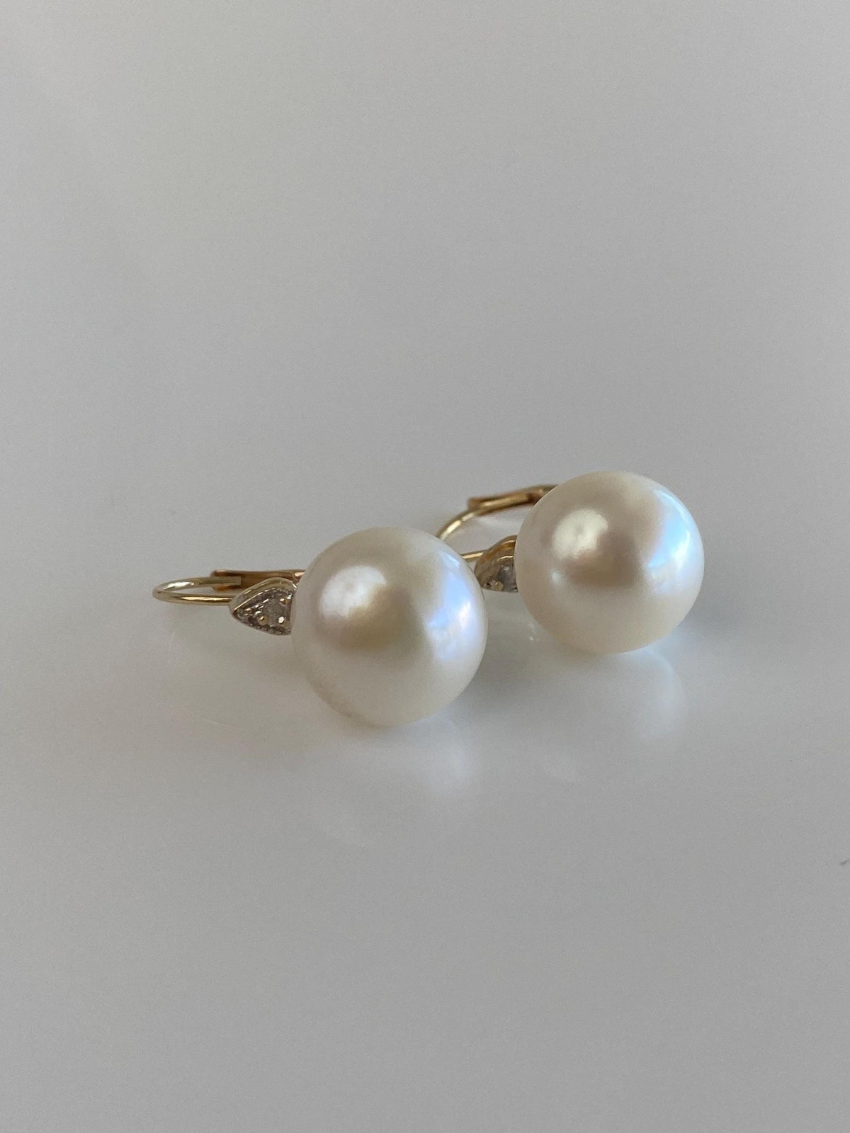 Vintage Solid 14k Yellow Gold Mabe Pearl Diamond Drop Earrings