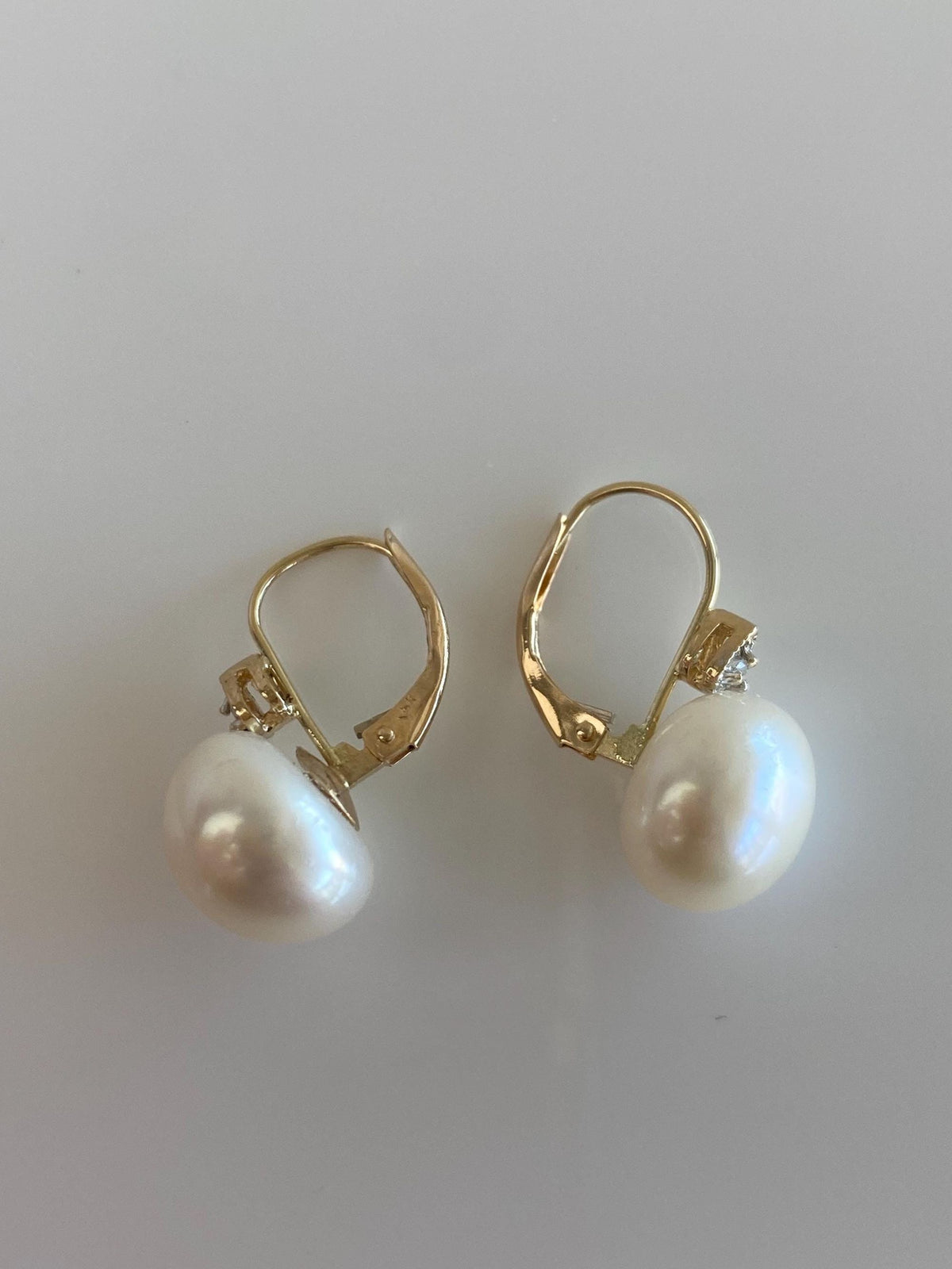 Vintage Solid 14k Yellow Gold Mabe Pearl Diamond Drop Earrings