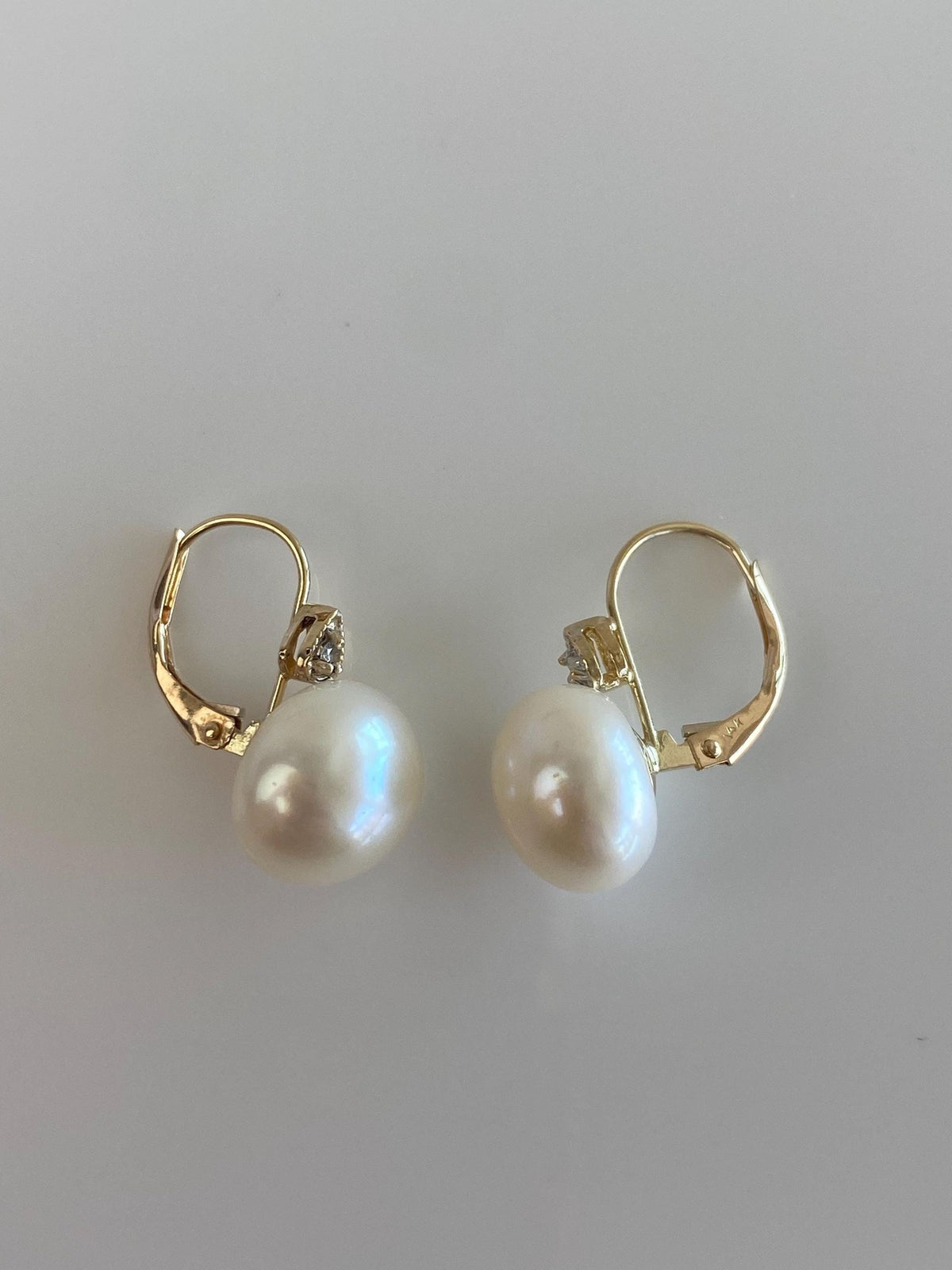 Vintage Solid 14k Yellow Gold Mabe Pearl Diamond Drop Earrings