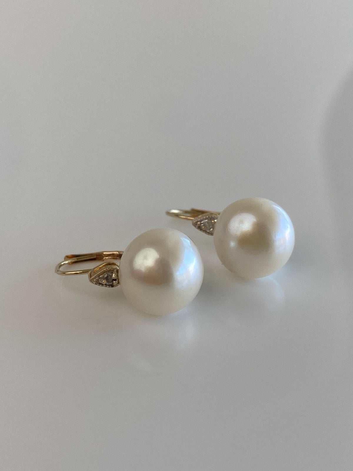 Vintage Solid 14k Yellow Gold Mabe Pearl Diamond Drop Earrings