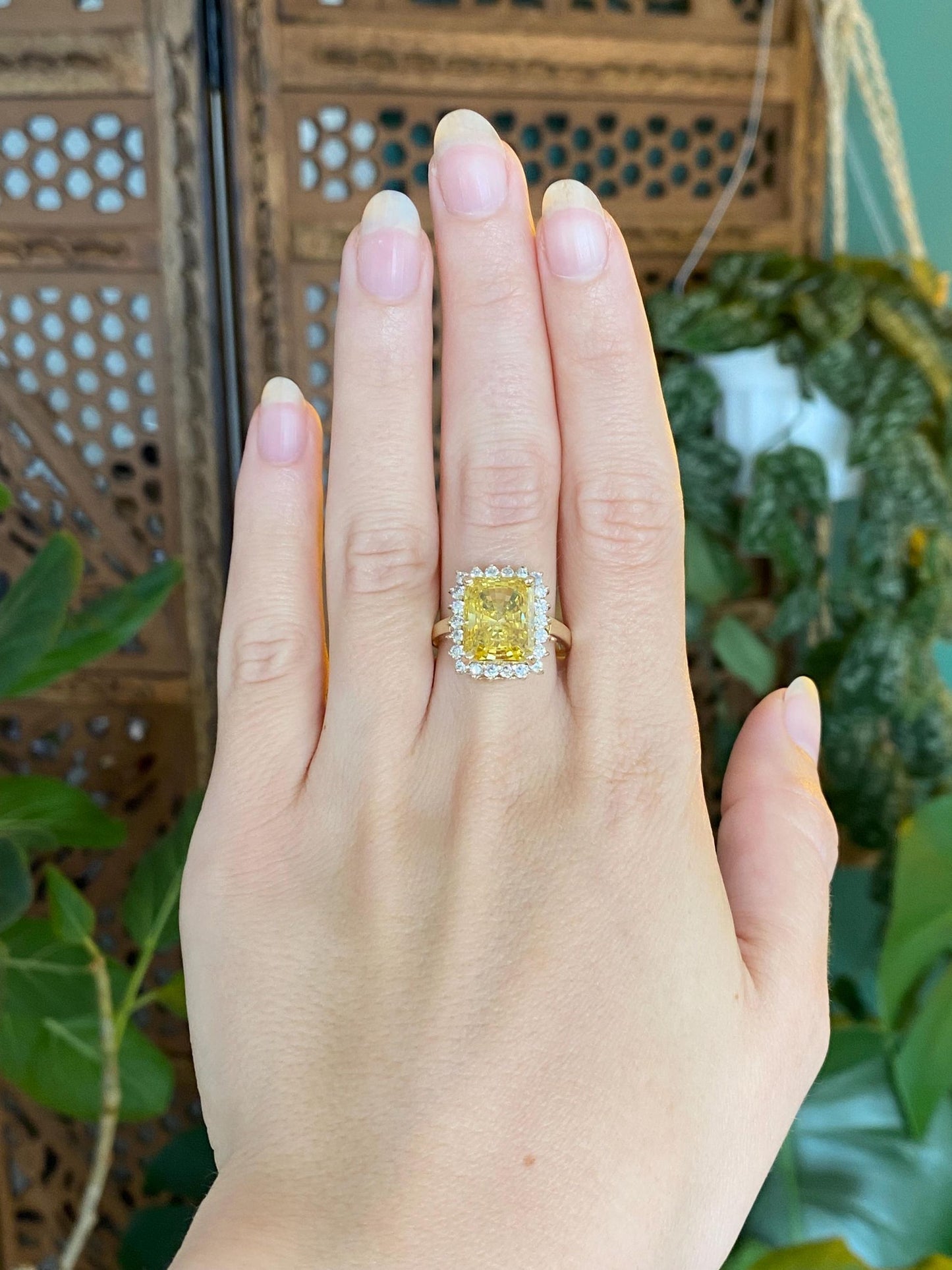 Vintage Solid 14k Yellow Gold Yellow & Clear Cubic Zirconia Cocktail Ring - Size 8.75