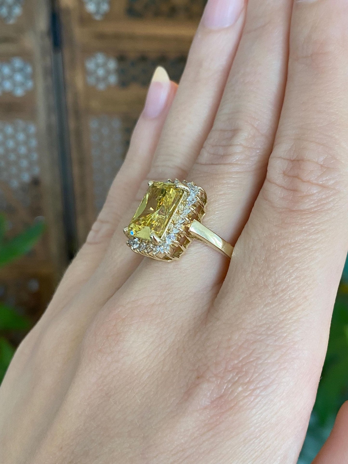 Vintage Solid 14k Yellow Gold Yellow & Clear Cubic Zirconia Cocktail Ring - Size 8.75
