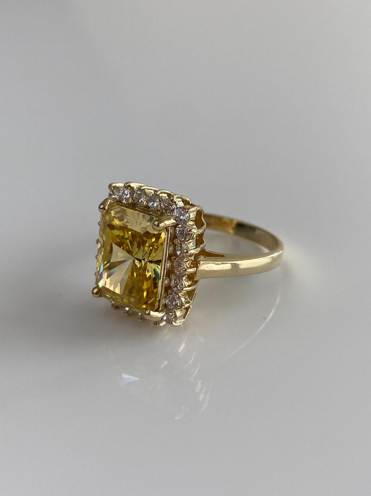 Vintage Solid 14k Yellow Gold Yellow & Clear Cubic Zirconia Cocktail Ring - Size 8.75