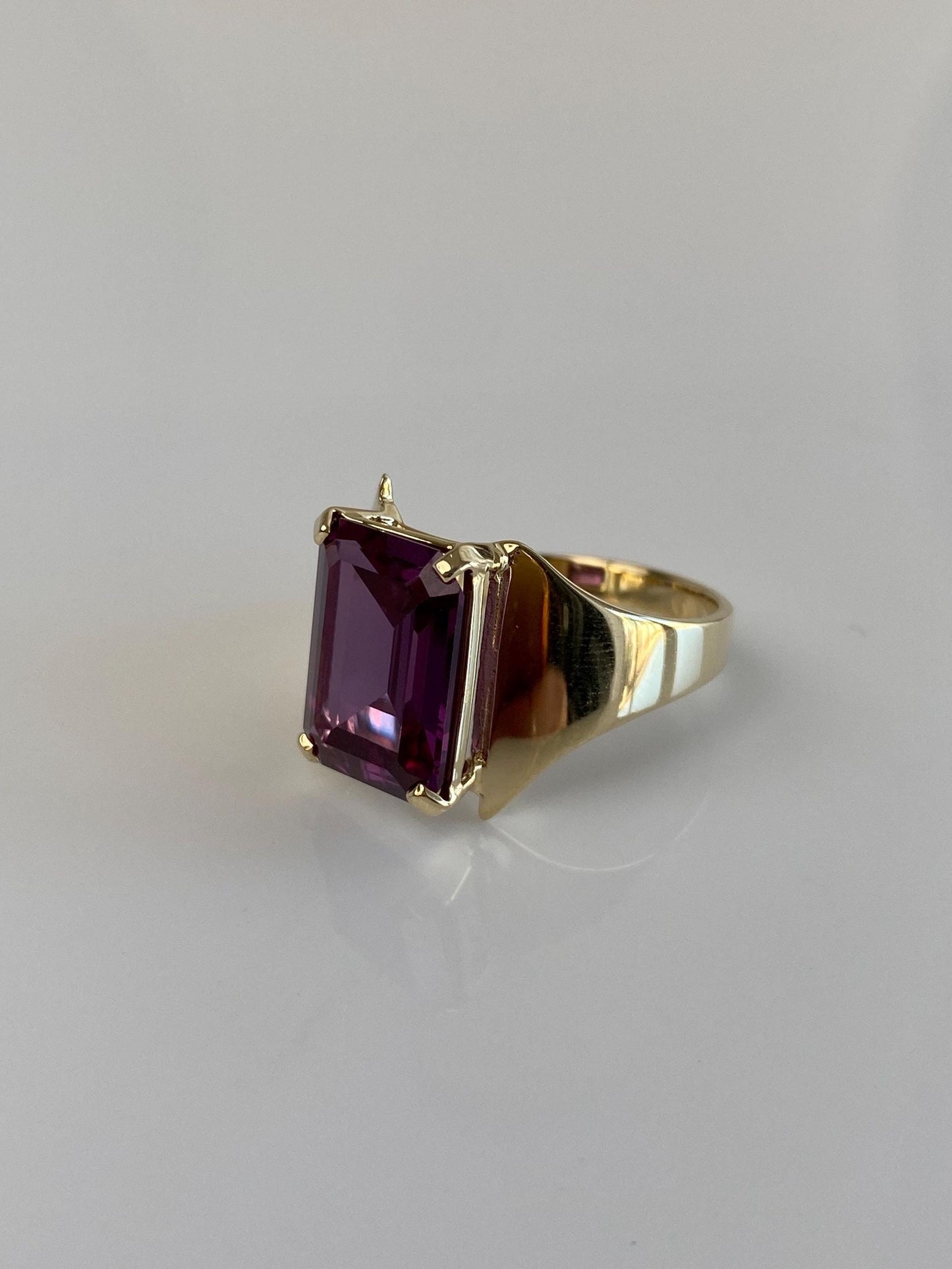 Vintage Solid 10k Yellow Gold Purple Sapphire Ring - Size 9.75