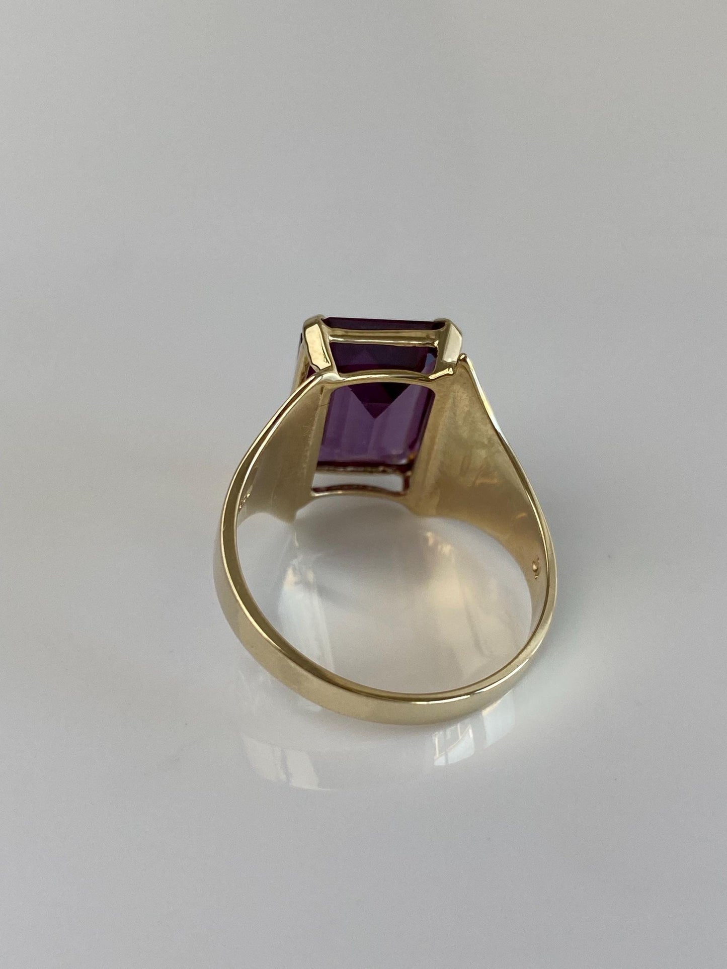Vintage Solid 10k Yellow Gold Purple Sapphire Ring - Size 9.75