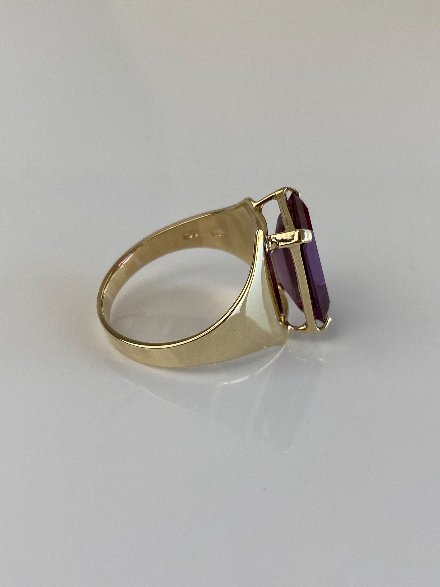 Vintage Solid 10k Yellow Gold Purple Sapphire Ring - Size 9.75