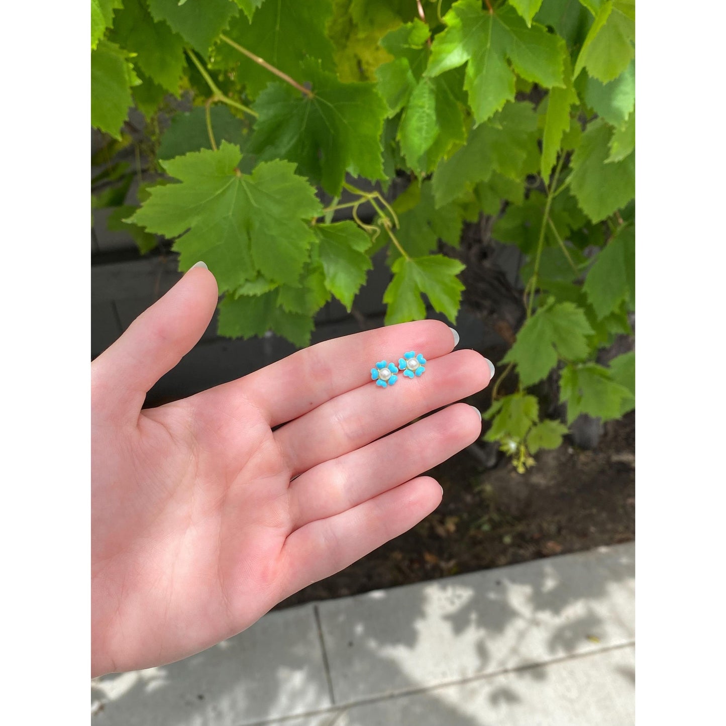 Vintage Solid 14k Yellow Gold Pearl Blue Enamel Flower Stud Earrings