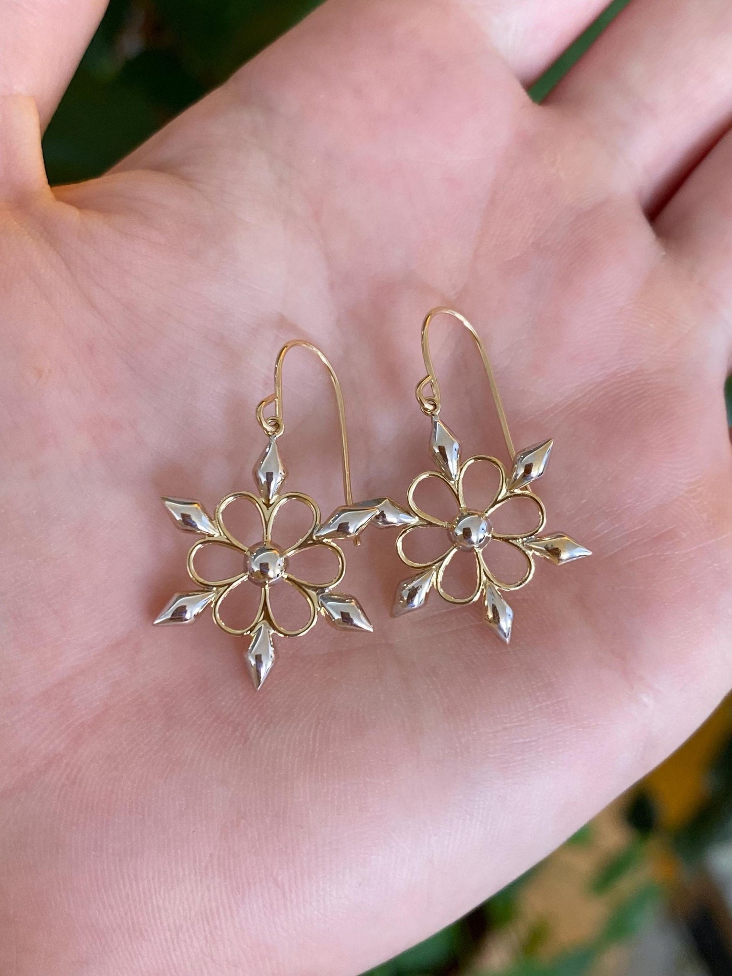 Vintage 14k White & Yellow Gold Open Work Flower Dangle Earrings
