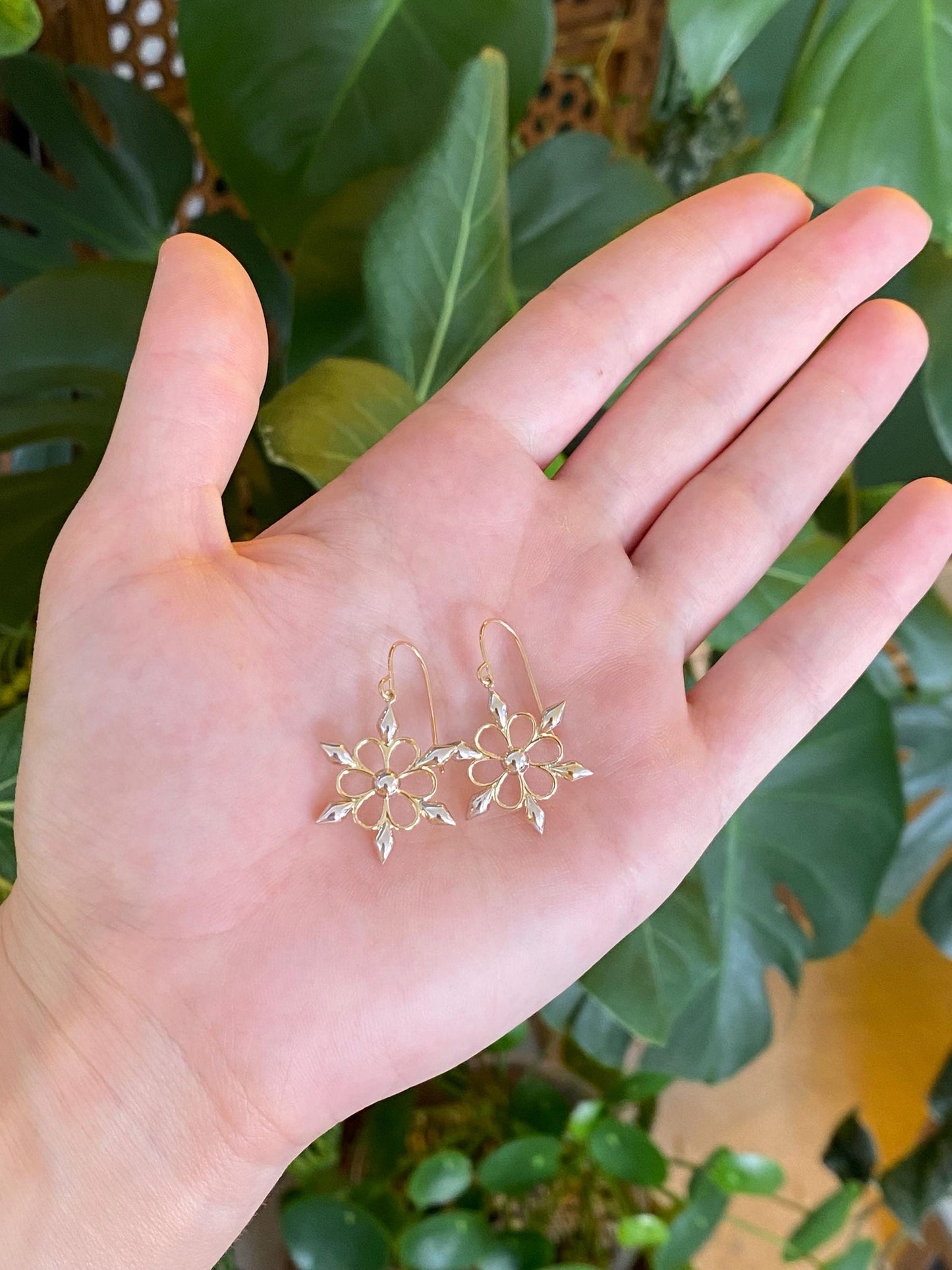 Vintage 14k White & Yellow Gold Open Work Flower Dangle Earrings