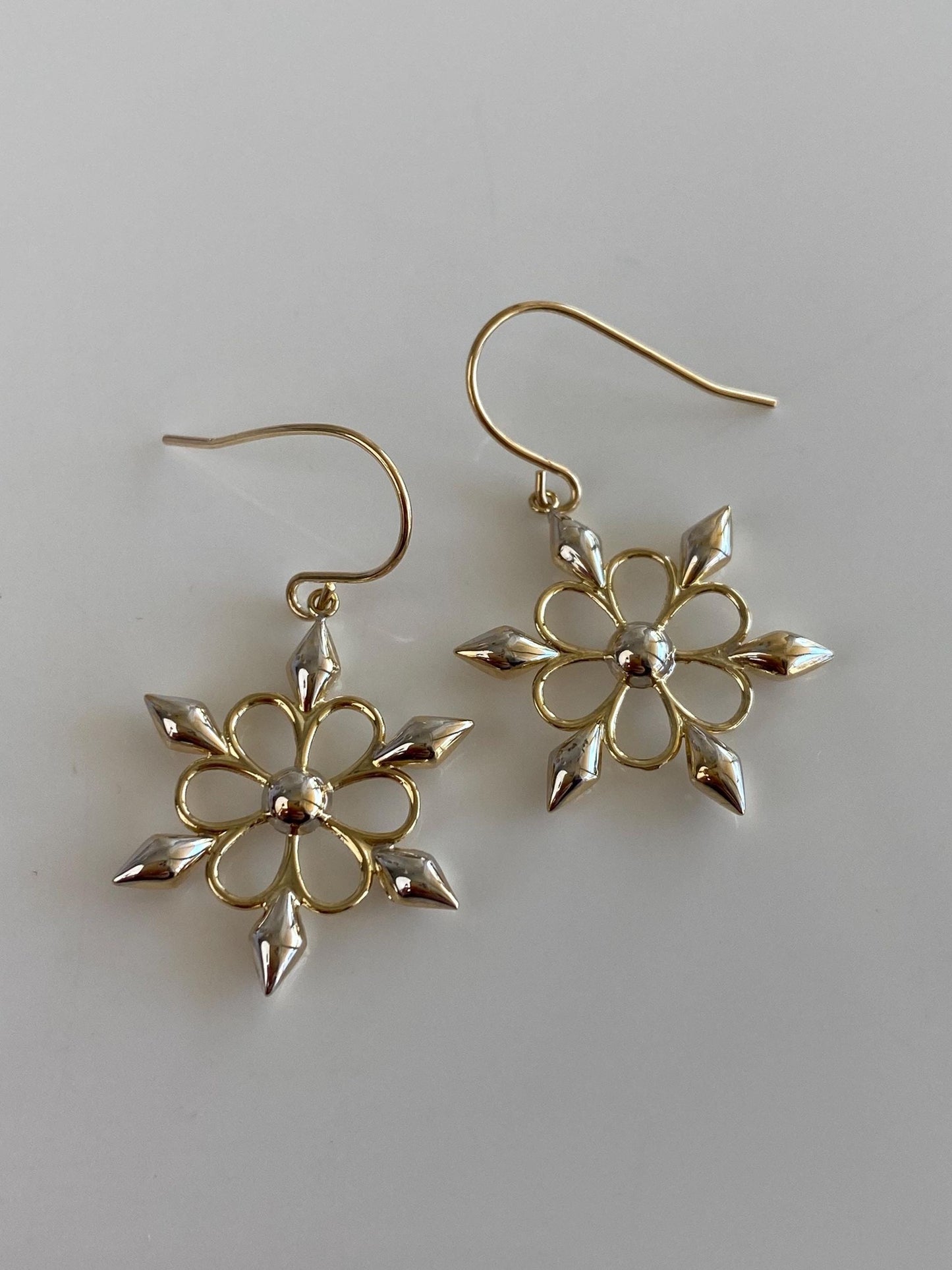 Vintage 14k White & Yellow Gold Open Work Flower Dangle Earrings