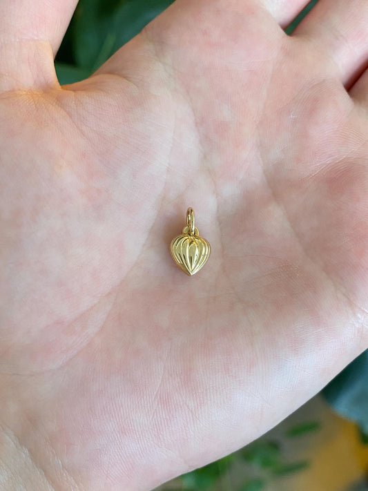 Vintage 10k Yellow Gold Fluted Heart Charm
