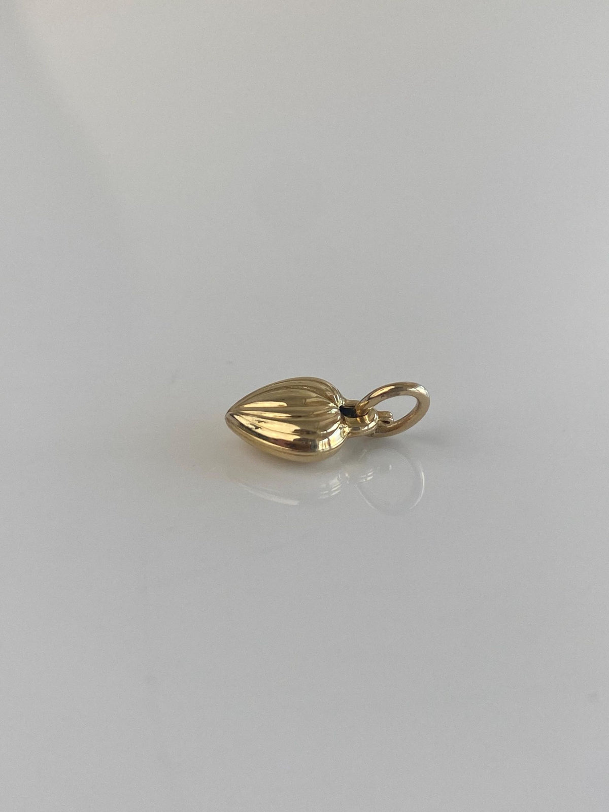 Vintage 10k Yellow Gold Fluted Heart Charm
