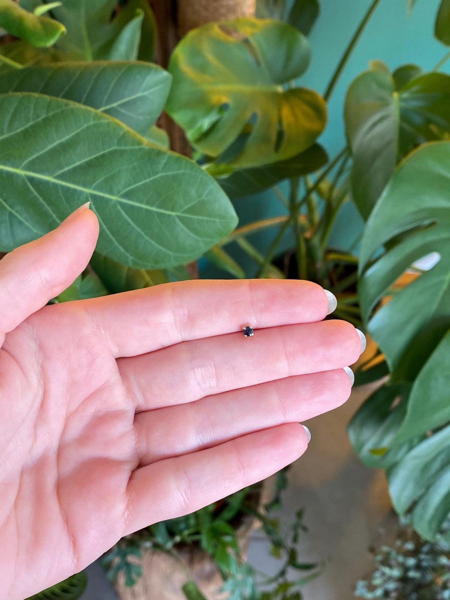 Vintage Solid 14k Yellow Gold SINGLE Blue Sapphire Stud Earring