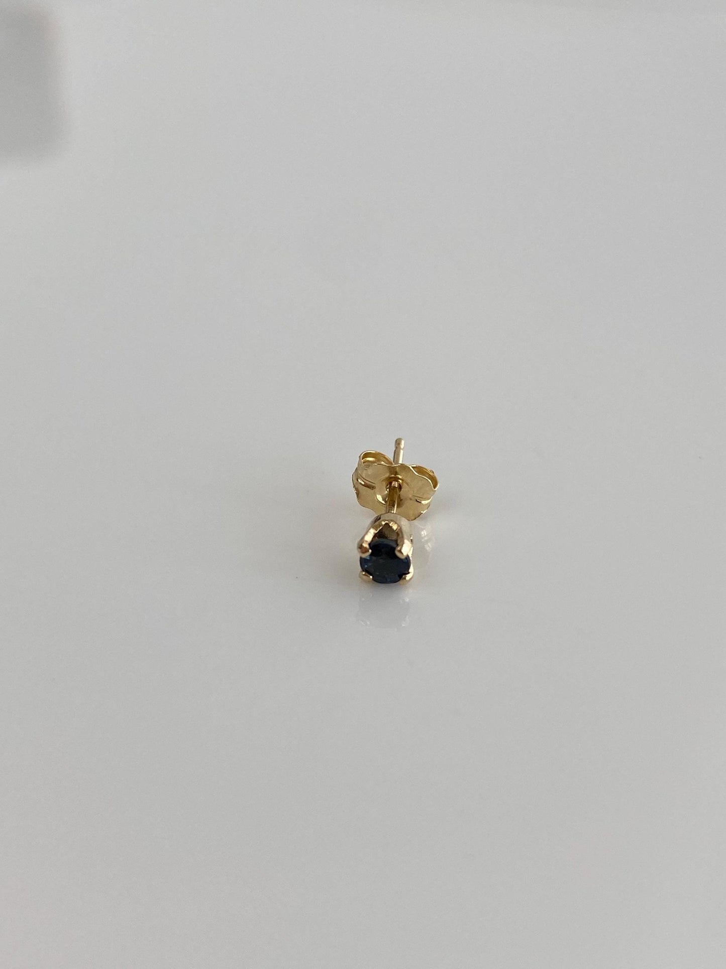 Vintage Solid 14k Yellow Gold SINGLE Blue Sapphire Stud Earring