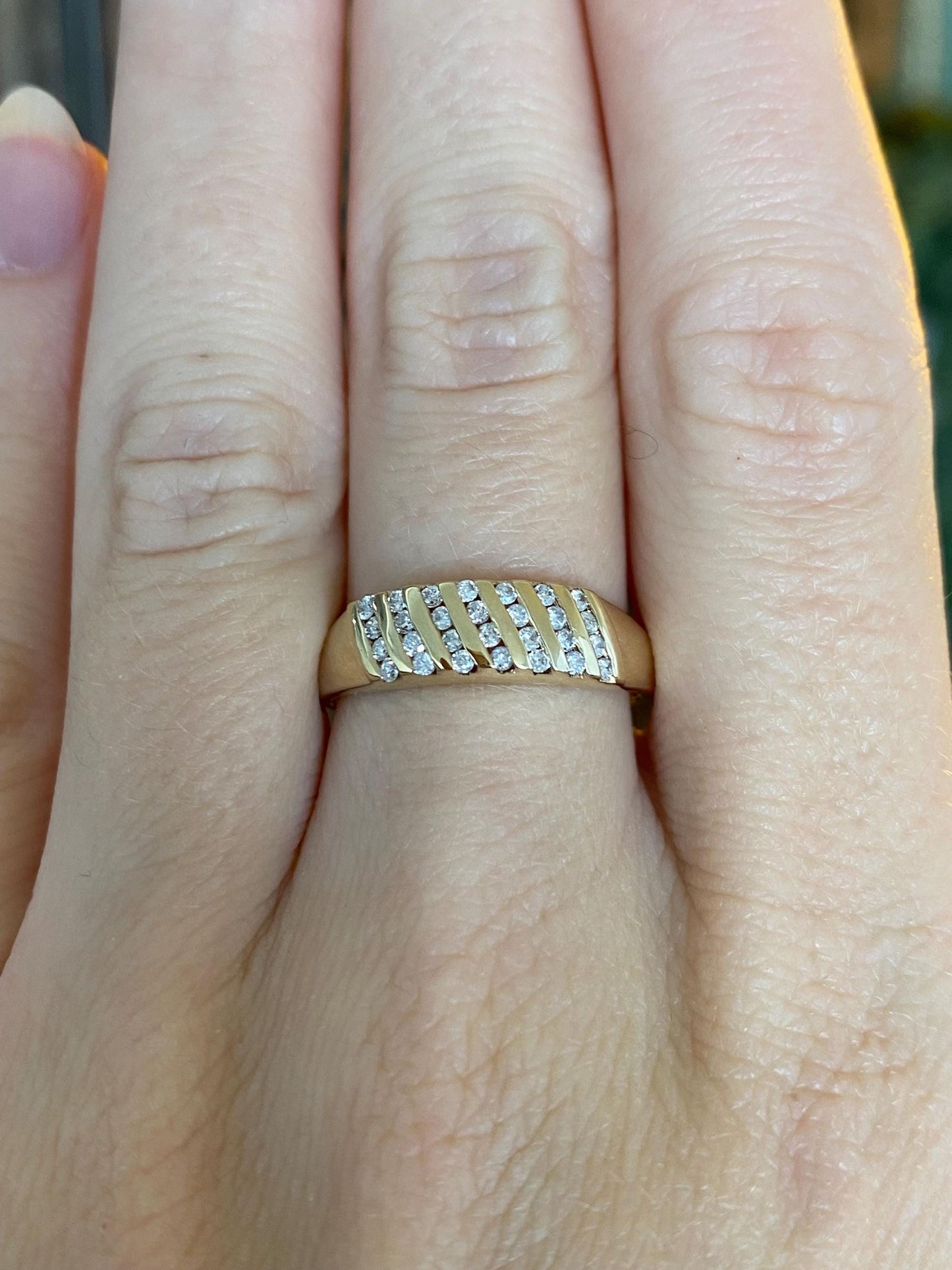 Vintage Solid 10k Yellow Gold Diamond Ring Band - Size 8.25