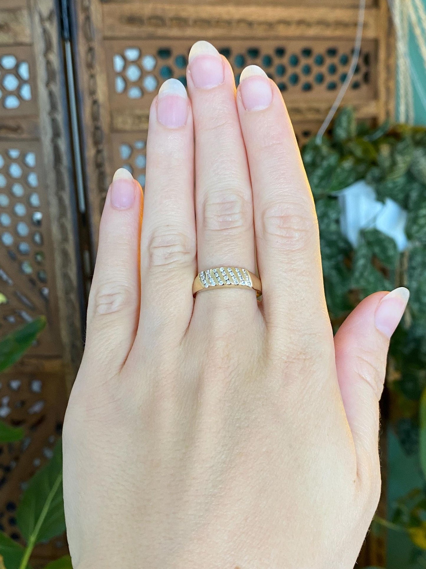 Vintage Solid 10k Yellow Gold Diamond Ring Band - Size 8.25