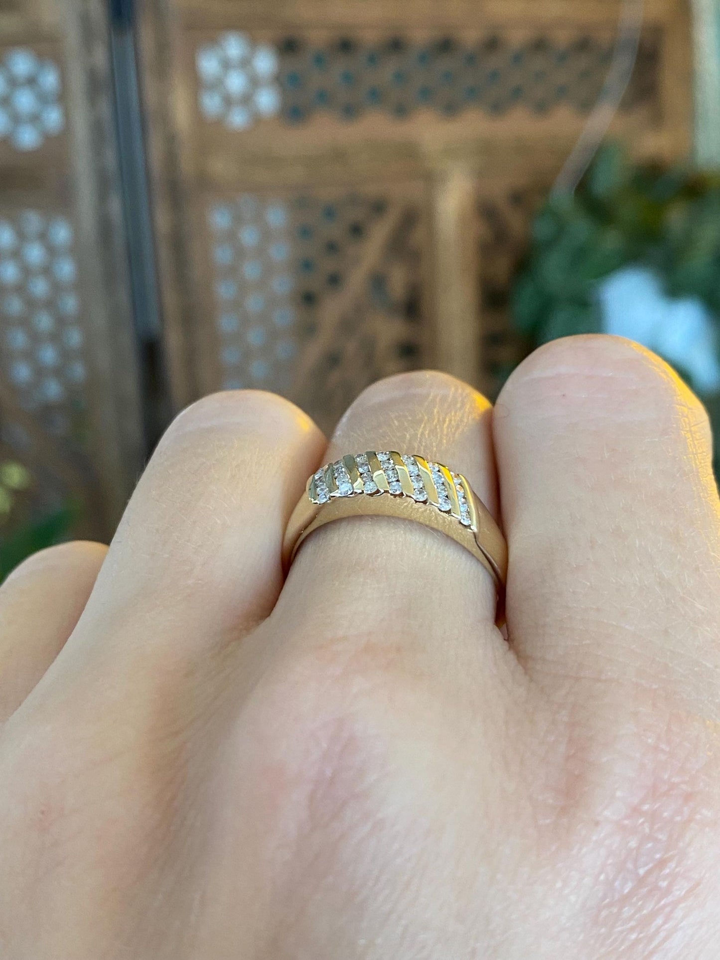 Vintage Solid 10k Yellow Gold Diamond Ring Band - Size 8.25