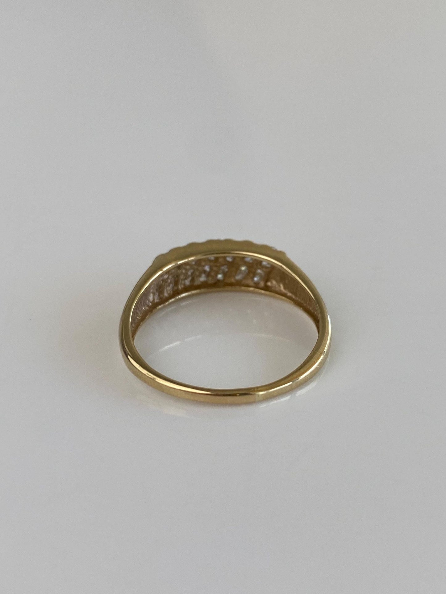Vintage Solid 10k Yellow Gold Diamond Ring Band - Size 8.25