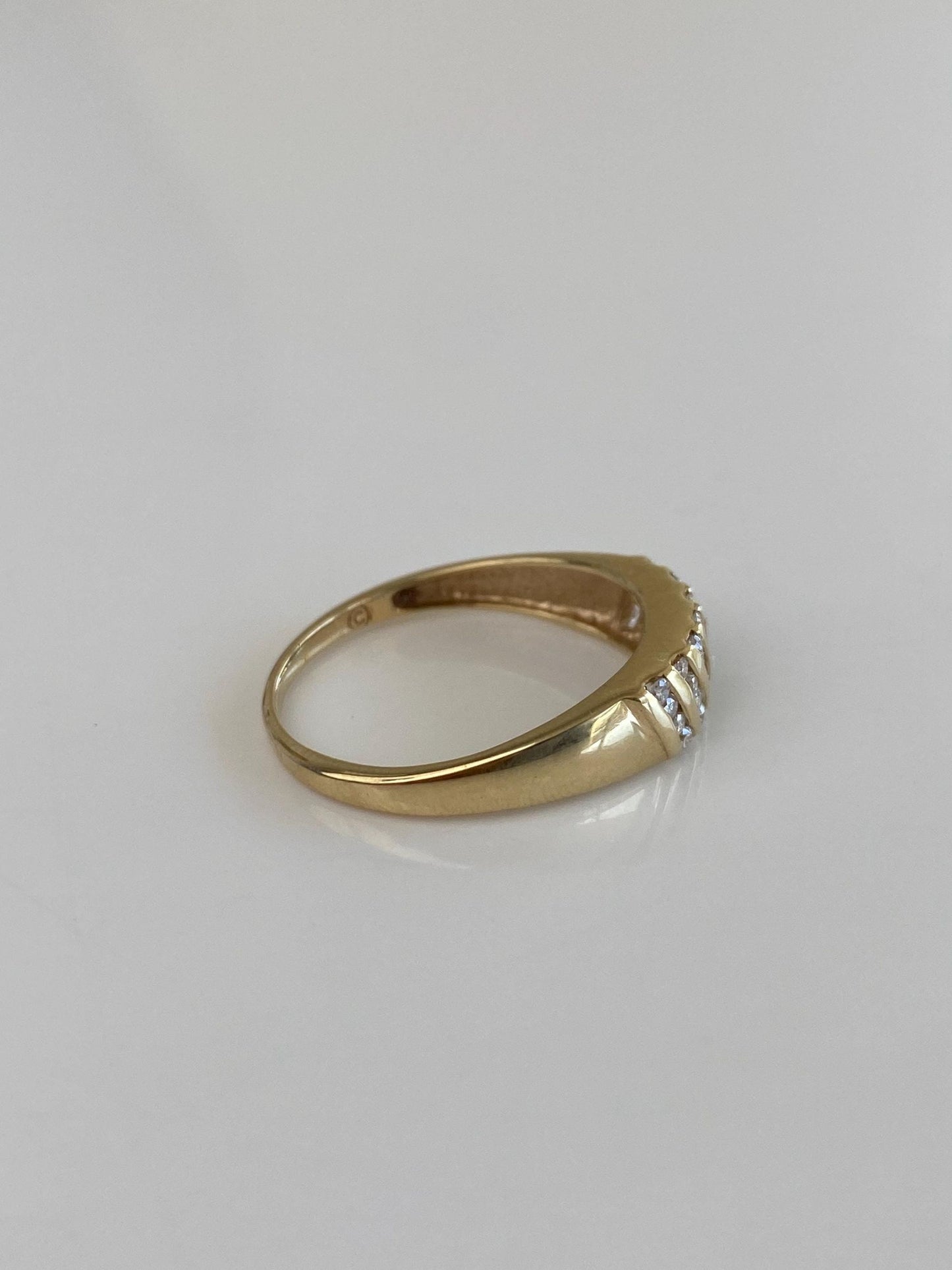 Vintage Solid 10k Yellow Gold Diamond Ring Band - Size 8.25
