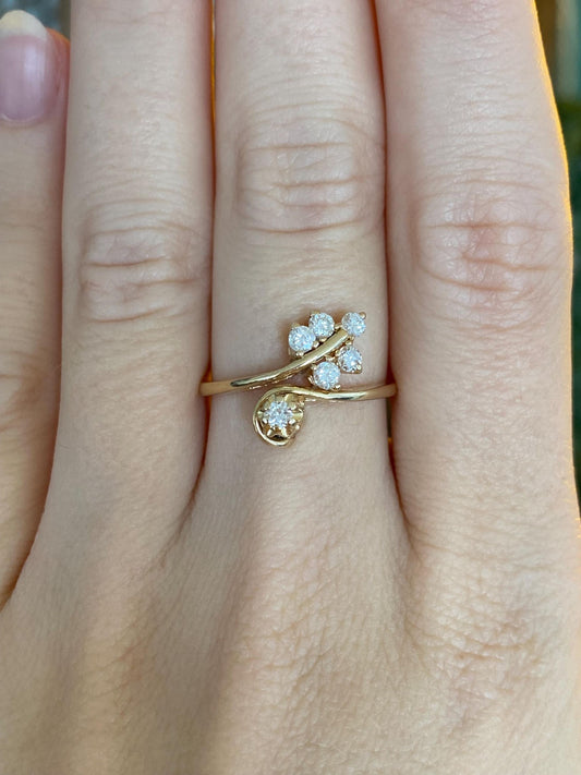 Vintage Solid 14k Yellow Gold Diamond Design Ring - Size 5.25